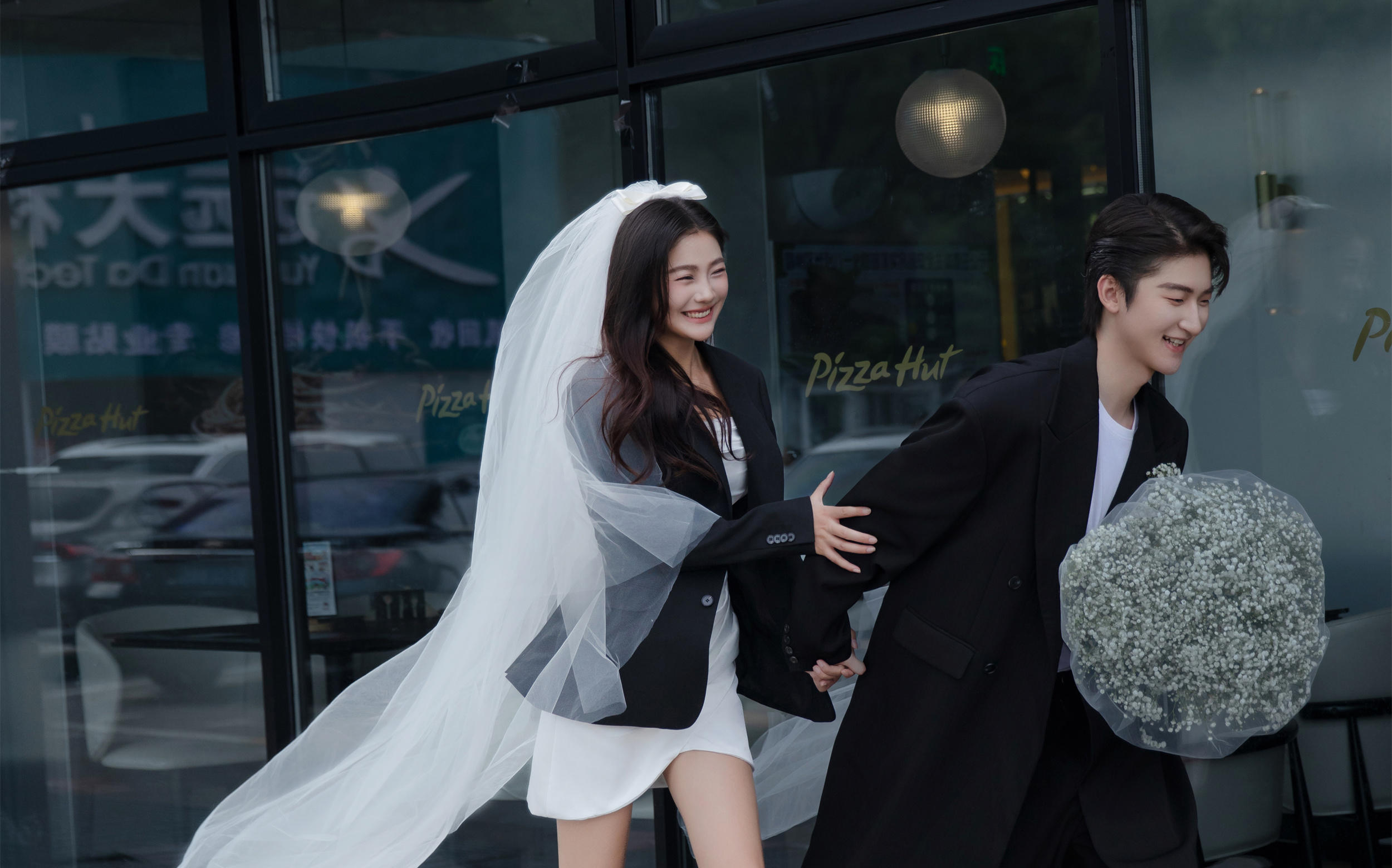 不想被抓去摆拍📸00后拿下超韩街拍婚纱照