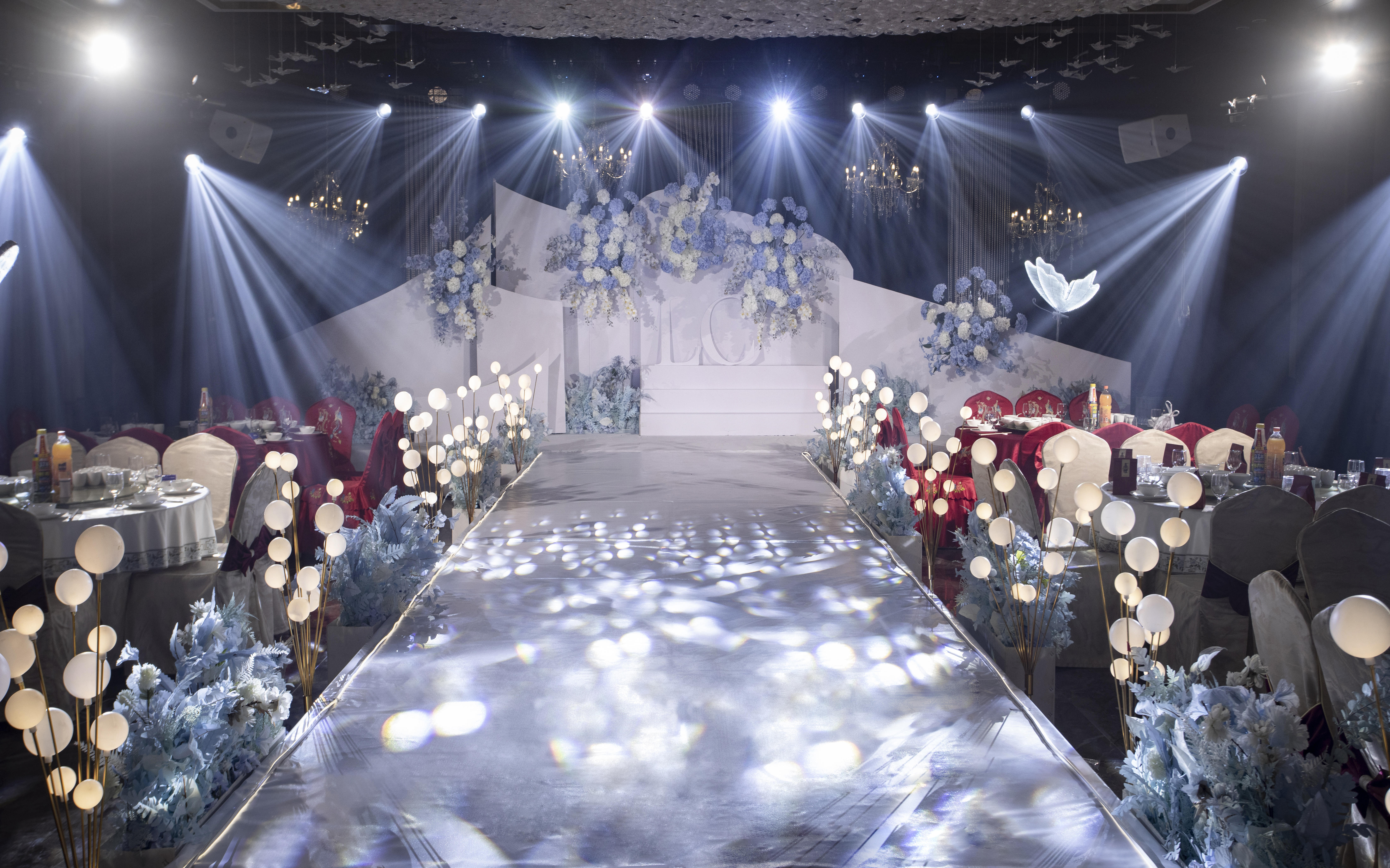 白與藍交織的純凈婚禮