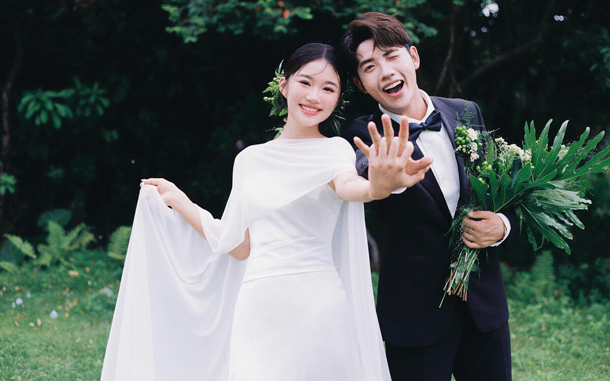 草坪婚纱照的正确打开方式✅