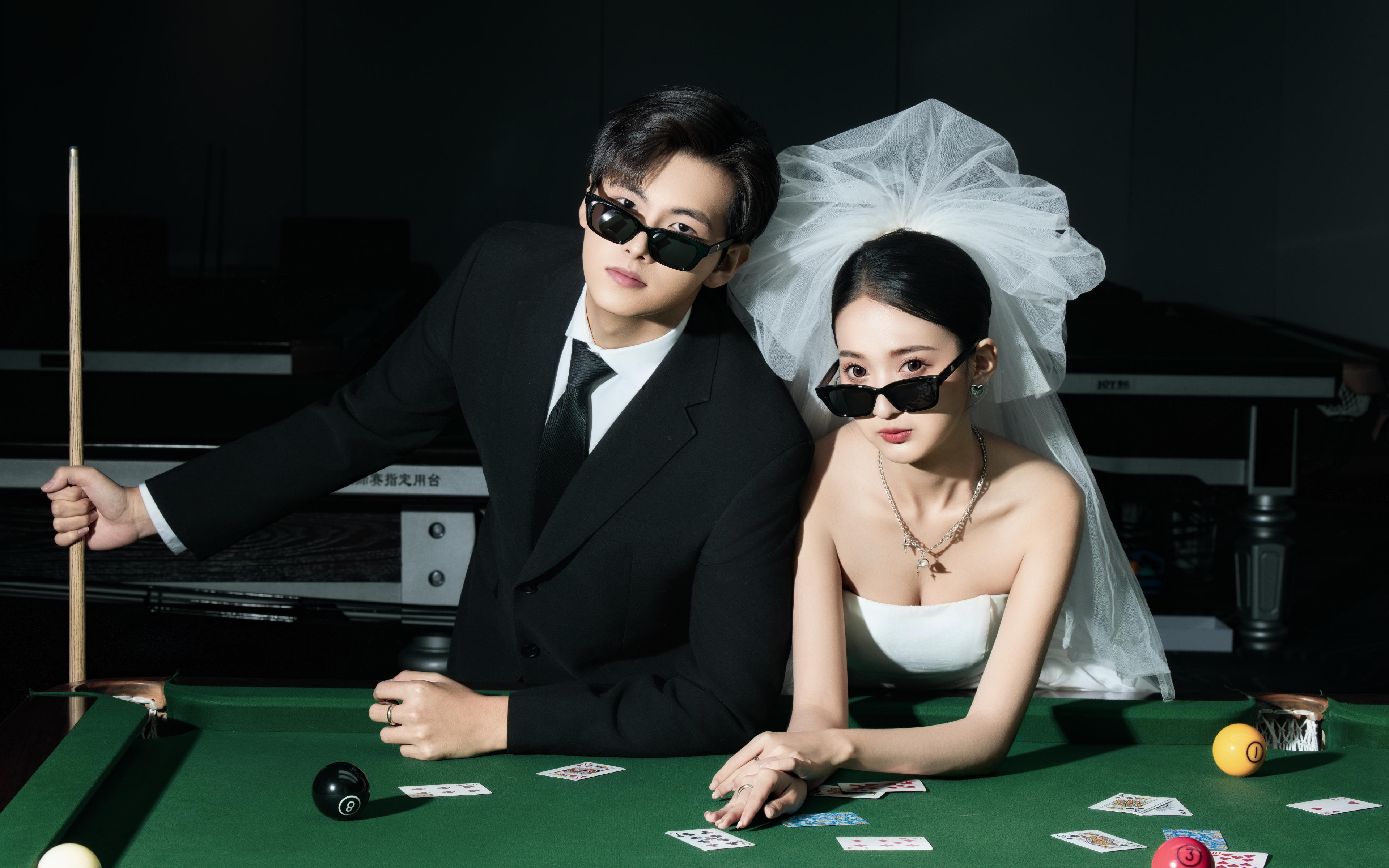 台球桌上的浪漫婚纱照，高手过招也甜蜜