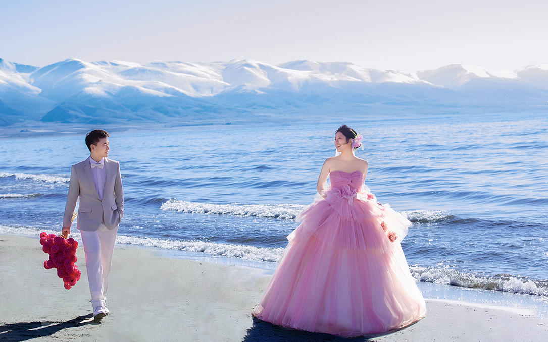 雪山蓝海的粉梦之约