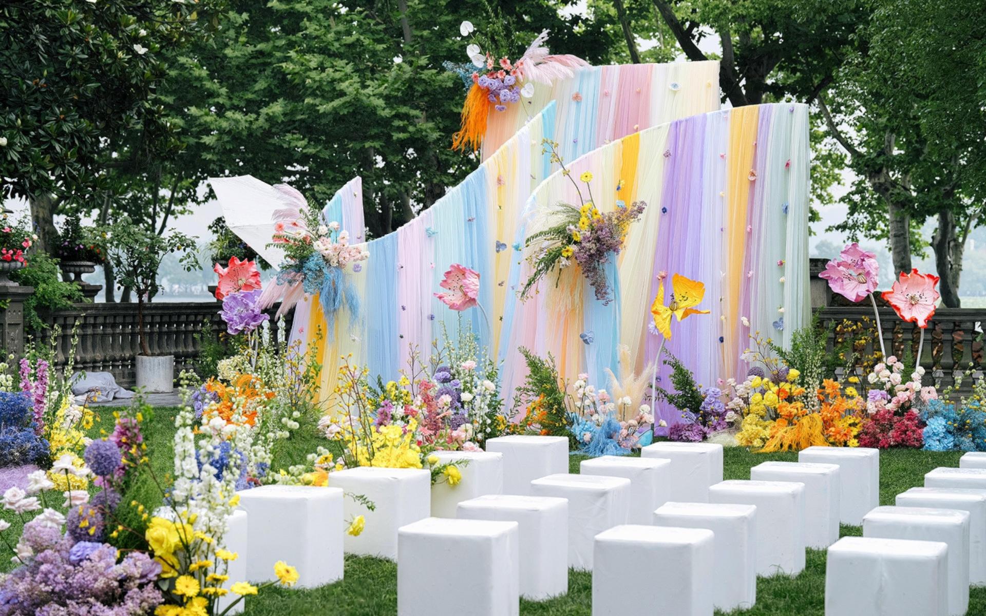 小预算打造浪漫草坪婚礼氛围