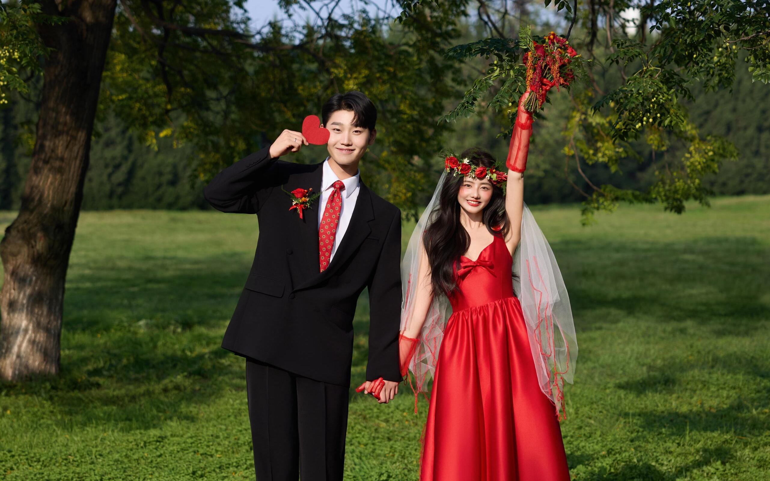 活力少女‼️喜嫁草坪婚纱照超甜超出片🍎