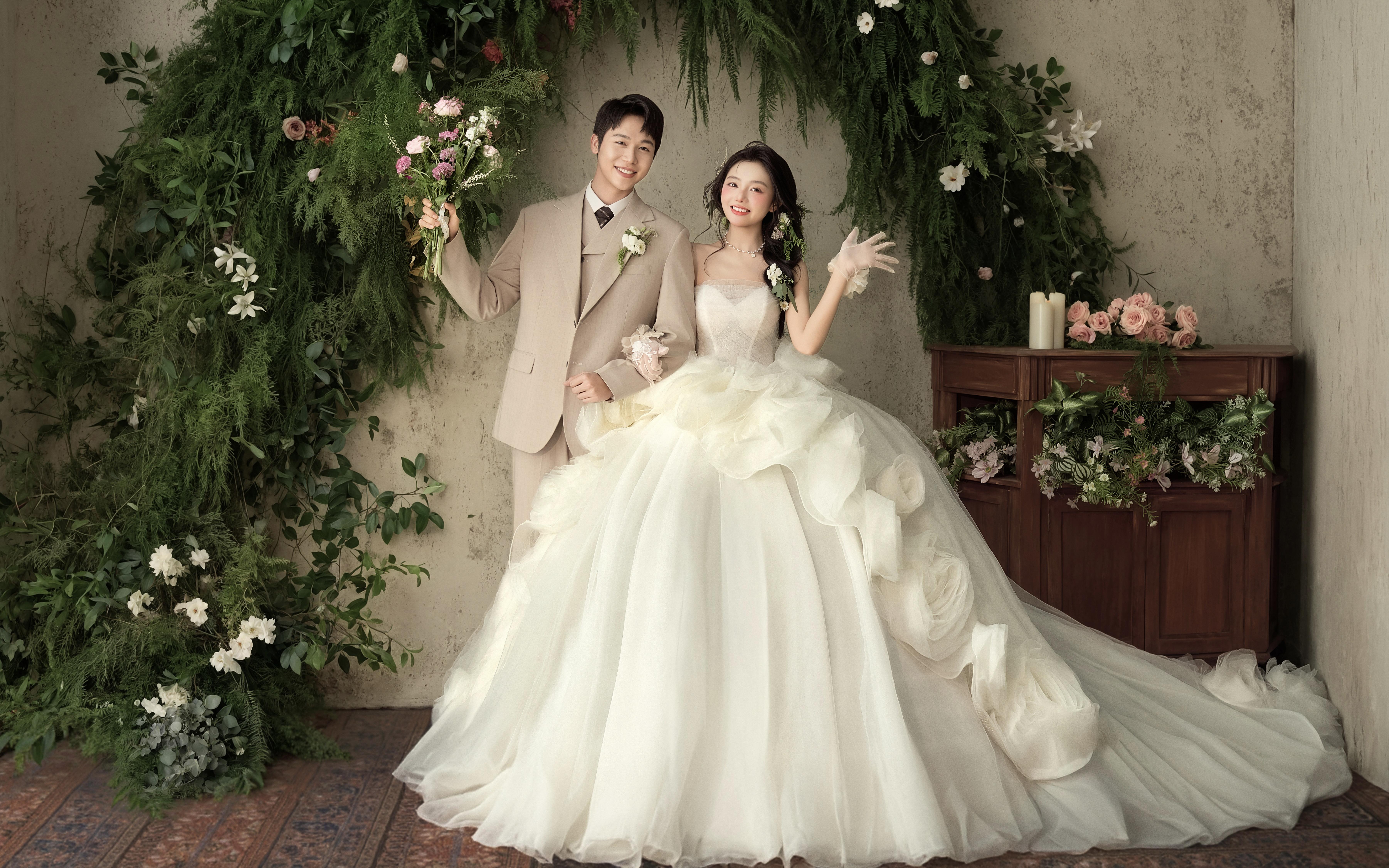 满裙立体轻纱像把春日花园织进裙摆，真的太爱了