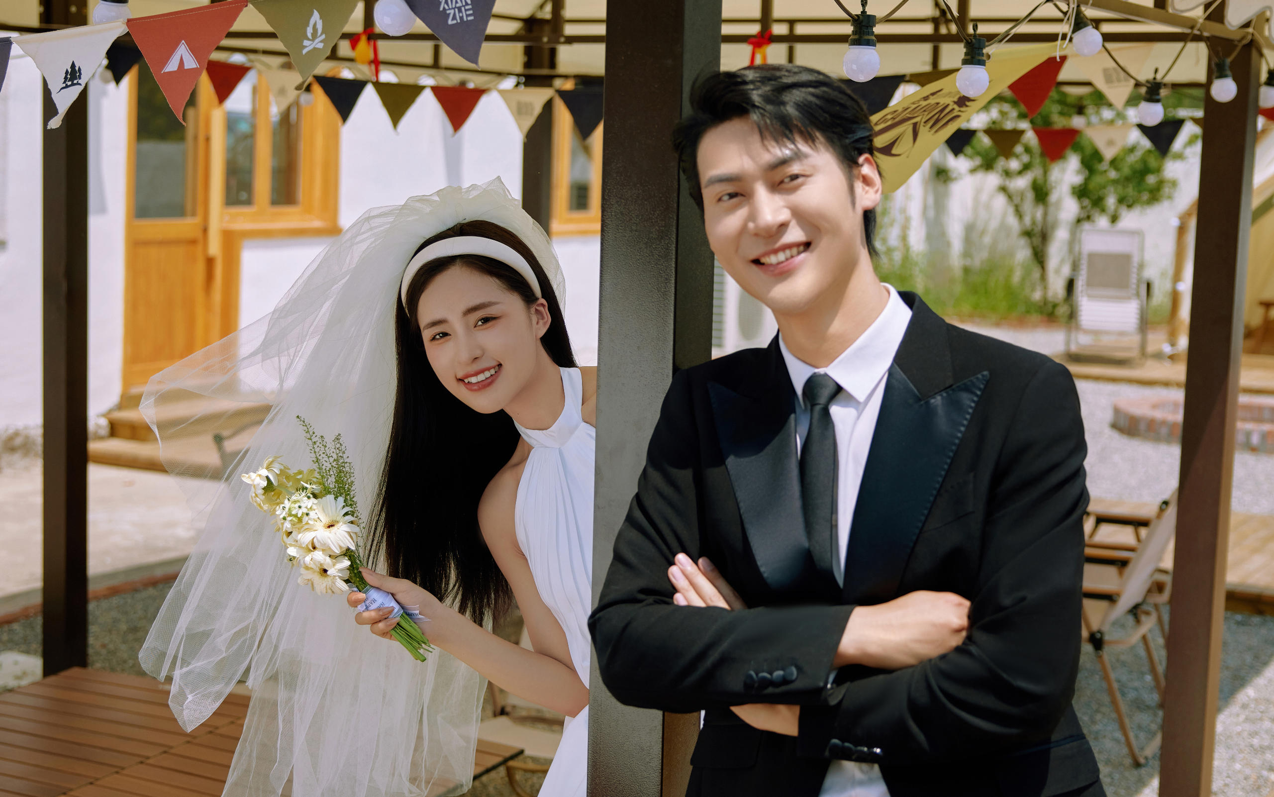 甜酷风纪实街拍婚纱照