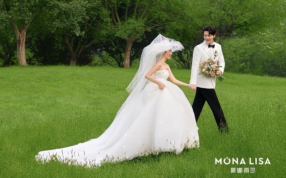 自然又随性🍃超治愈的森系草坪婚纱照