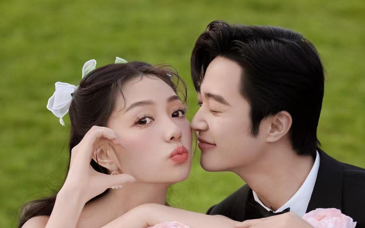 草坪婚纱照
