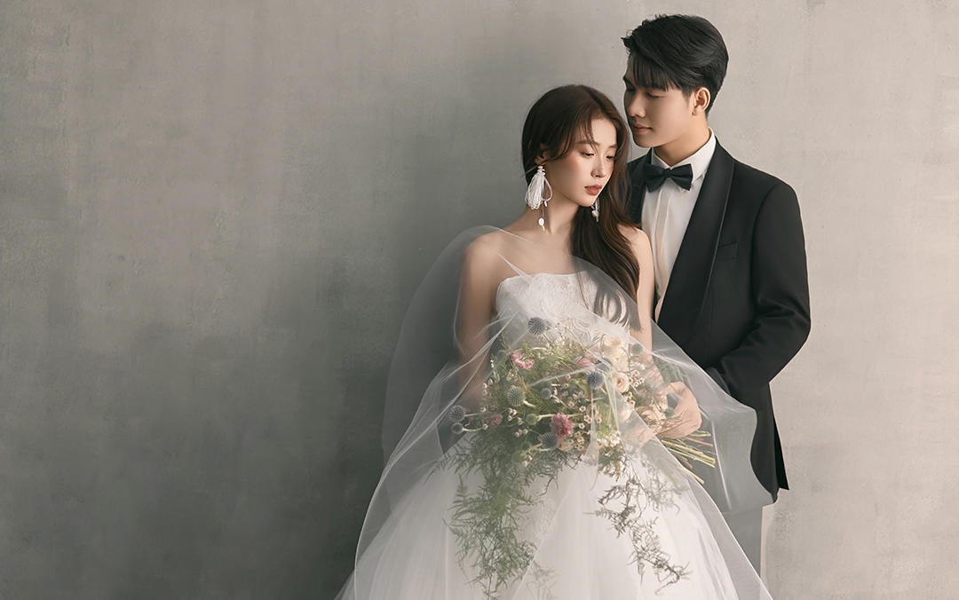 高級(jí)感爆棚的極簡(jiǎn)婚紗照｜把溫柔與浪漫都藏進(jìn)光影里