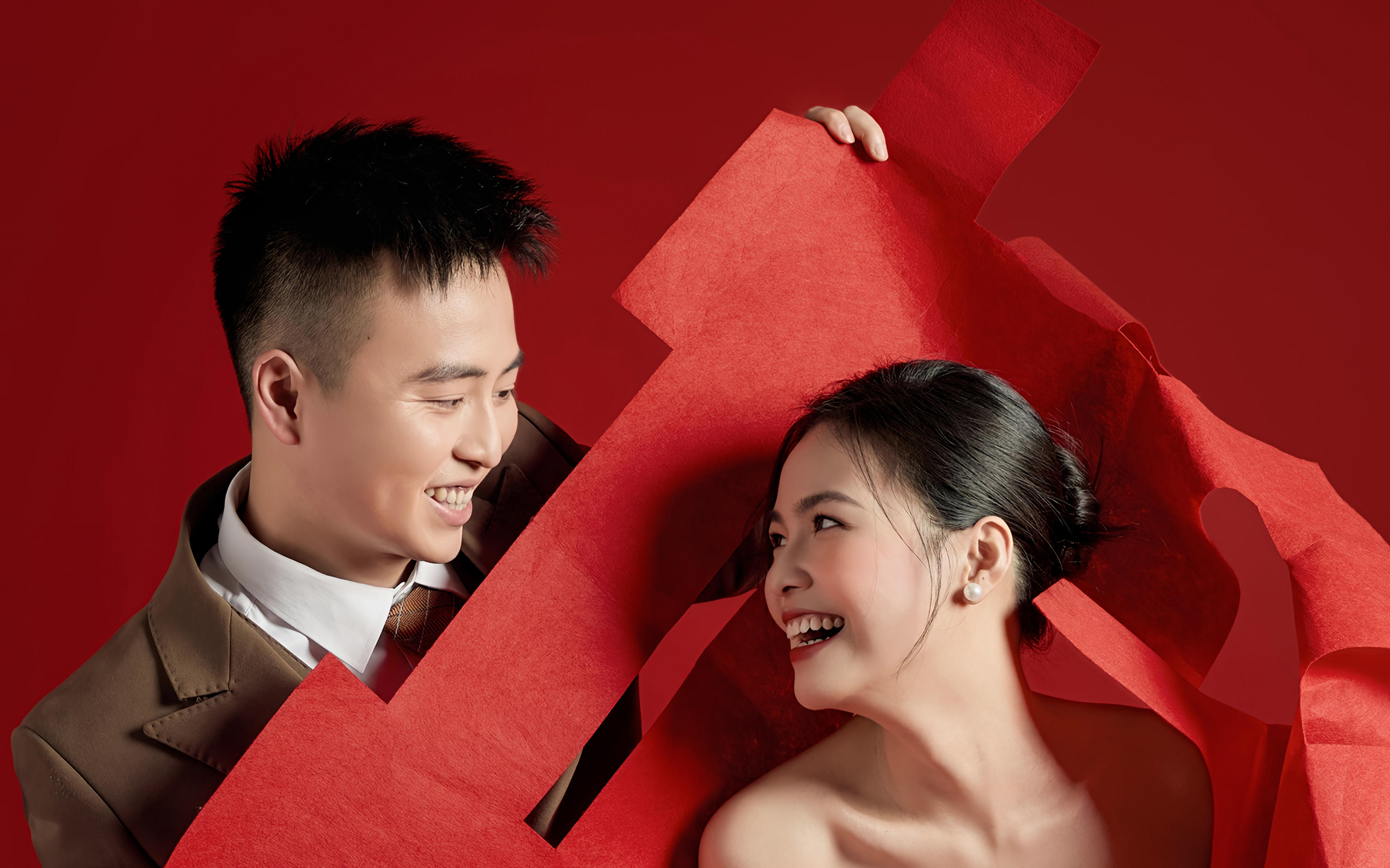 幸福滿分??紅底喜嫁婚紗照也太太太甜啦?