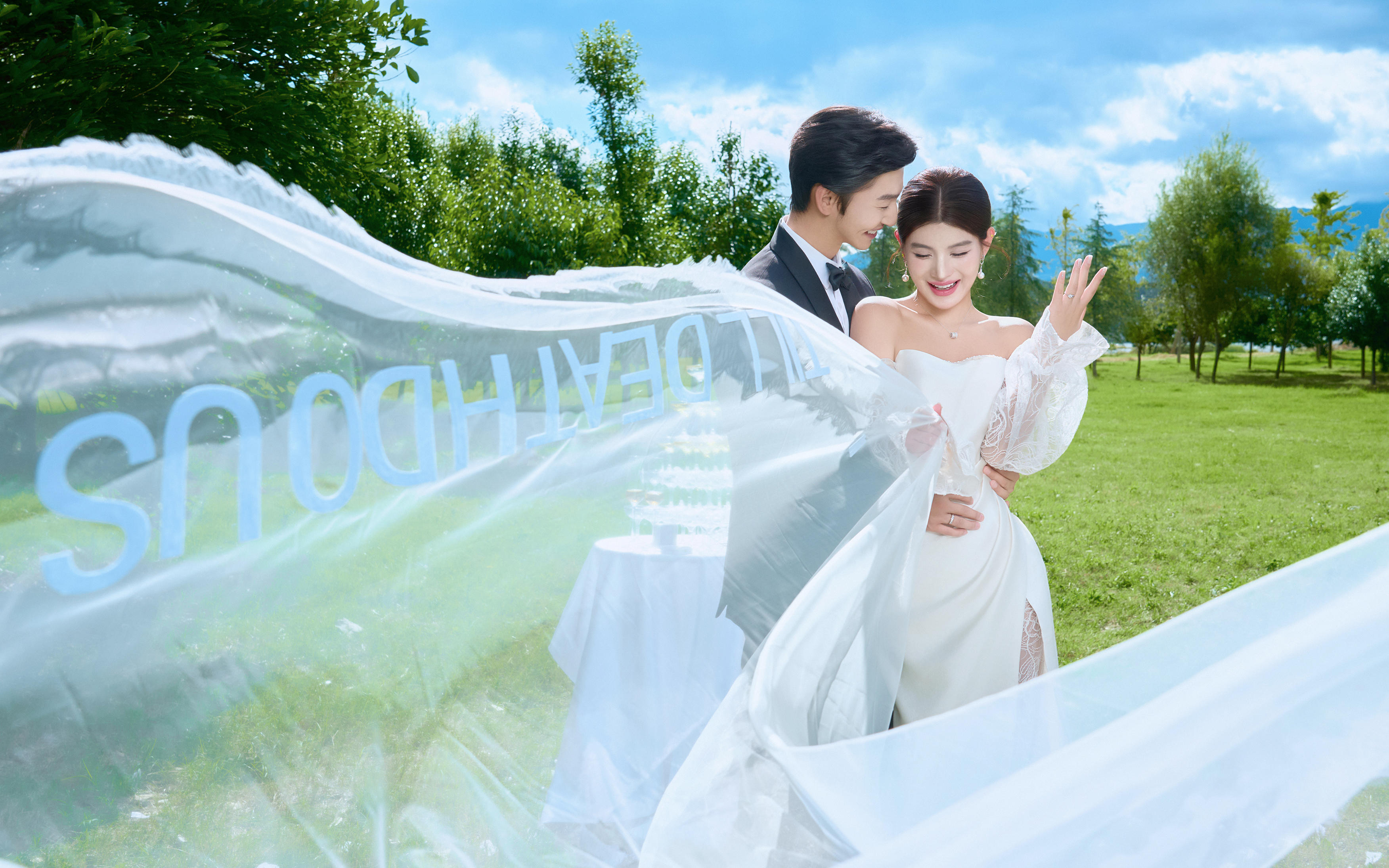 海东的草集体踮脚只为看清我们的婚纱照