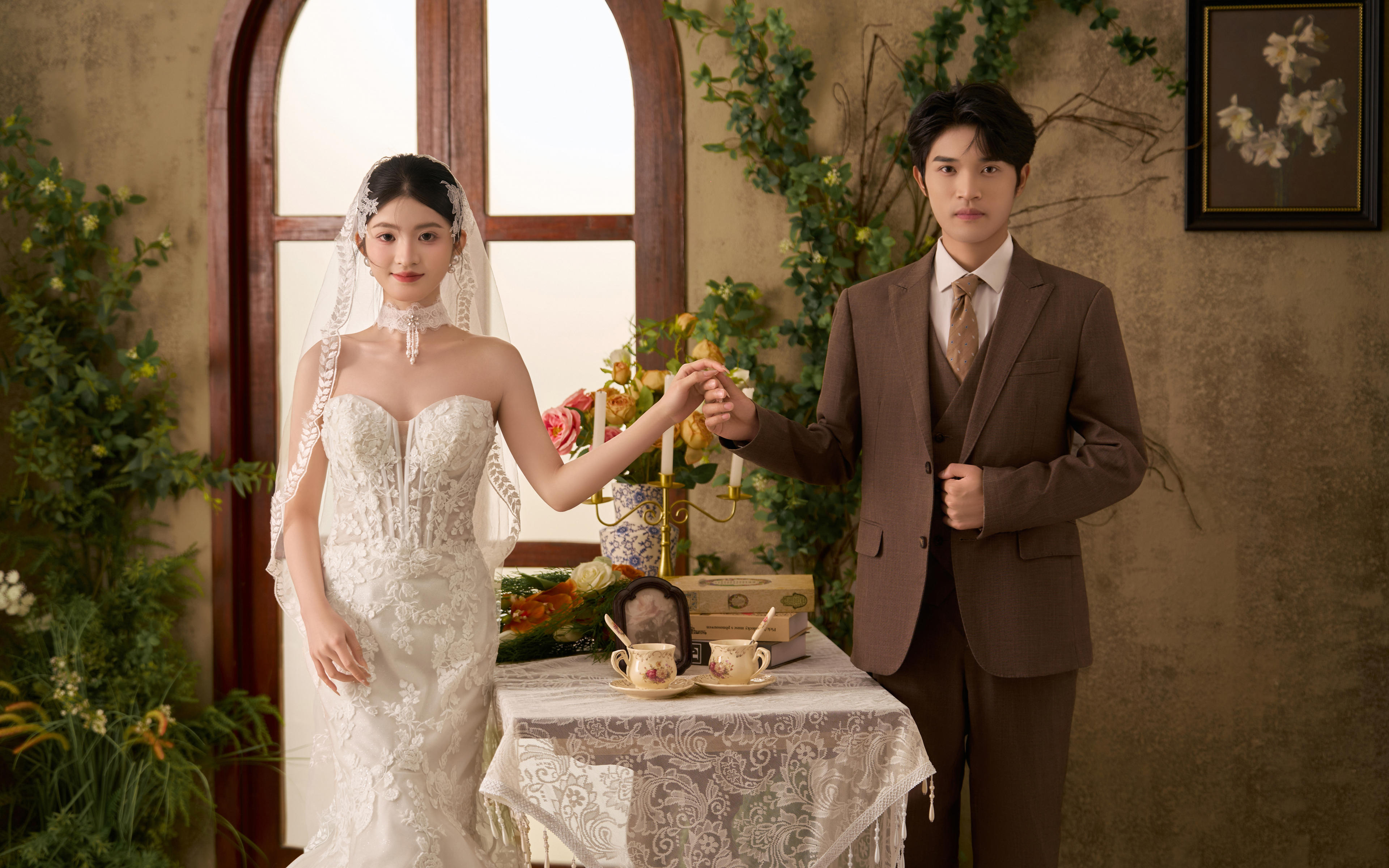 复古室内氛围感法式婚纱照