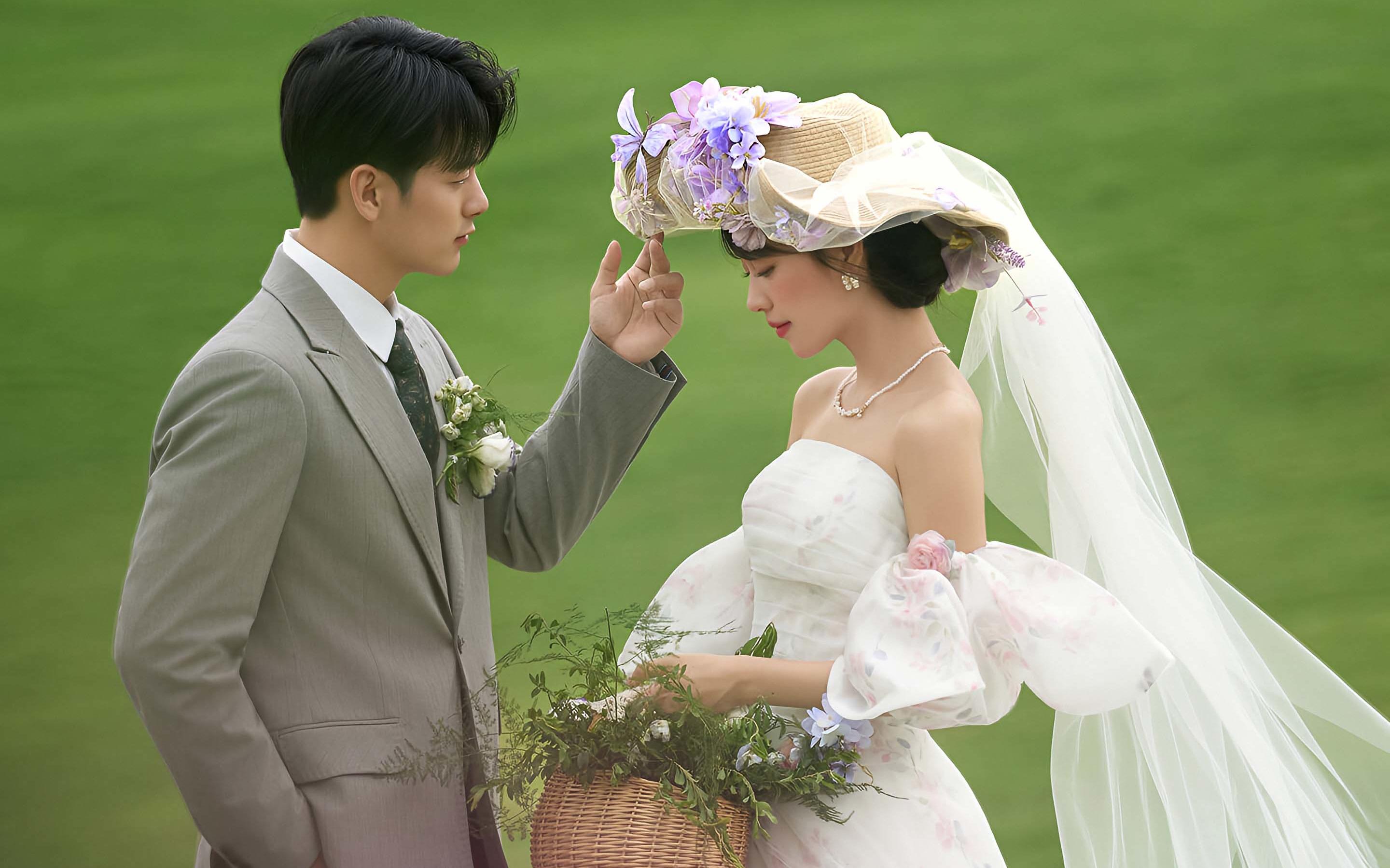 “法式尤莱紫”复古婚纱照真嘟是氛围感的神