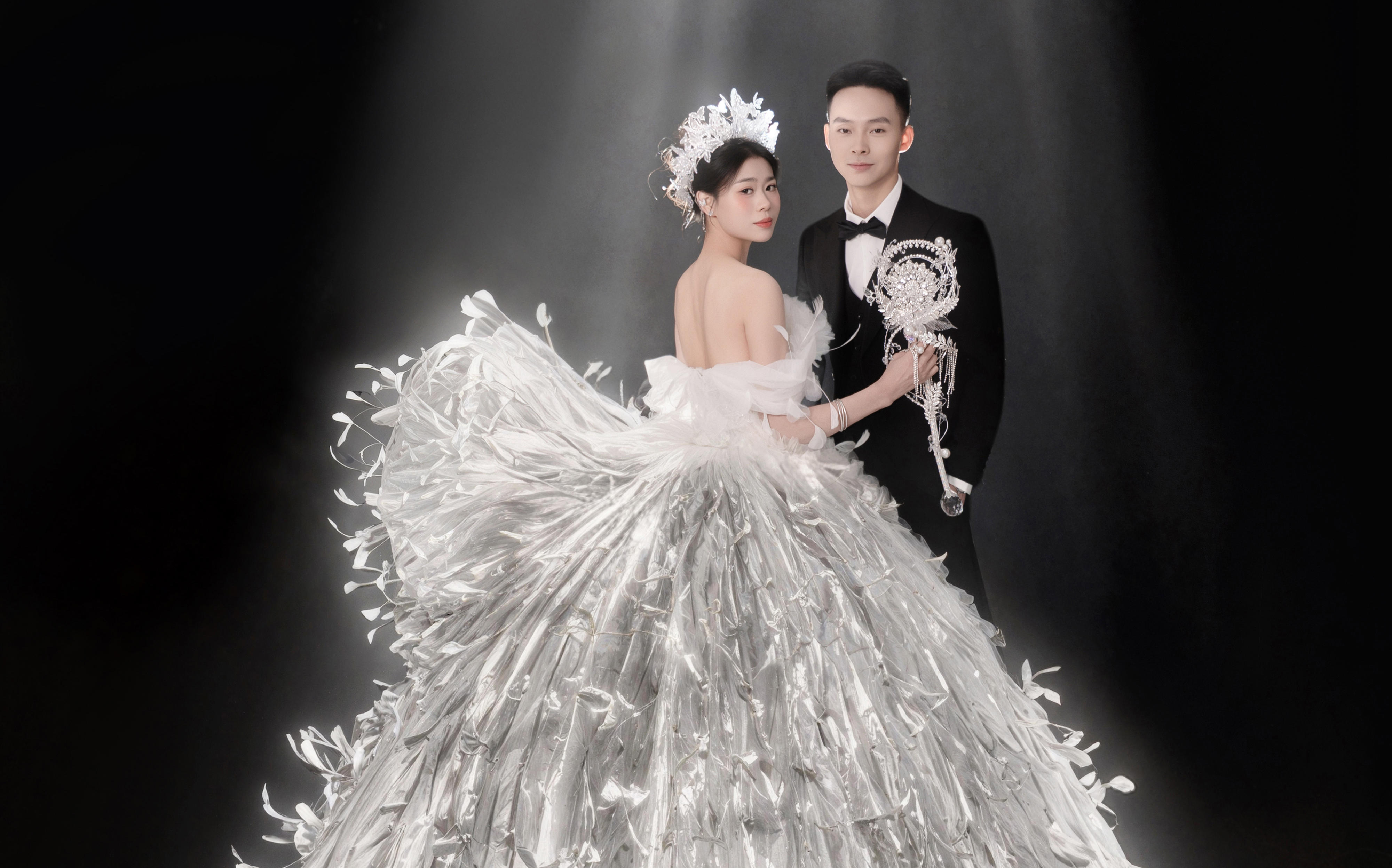 在朋友圈被問爆了！ 這種“會發(fā)光”的婚紗一定要沖