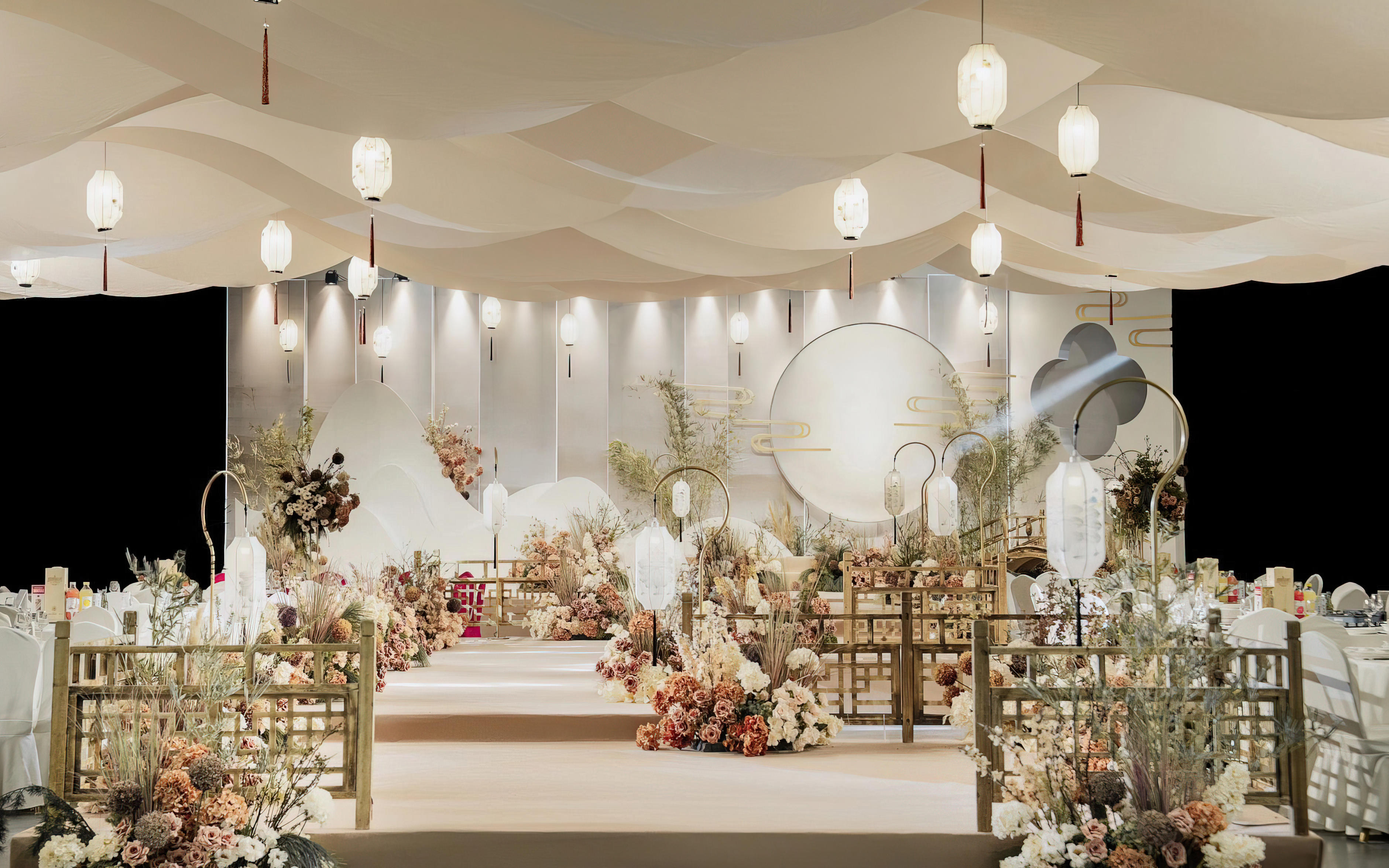 新中式婚礼的温柔暴击 光影交织的东方美学