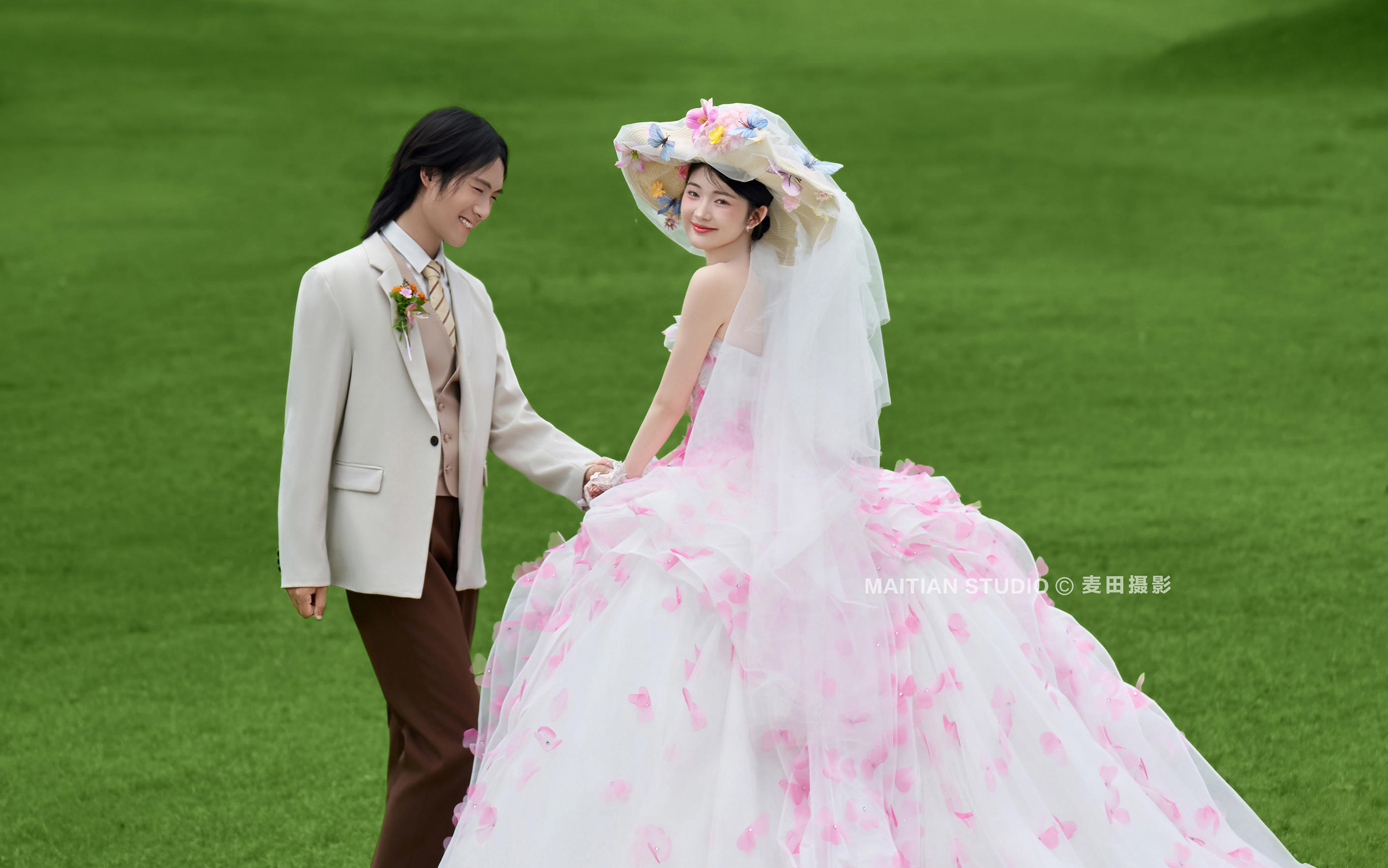 好爱我的森系草坪婚纱照