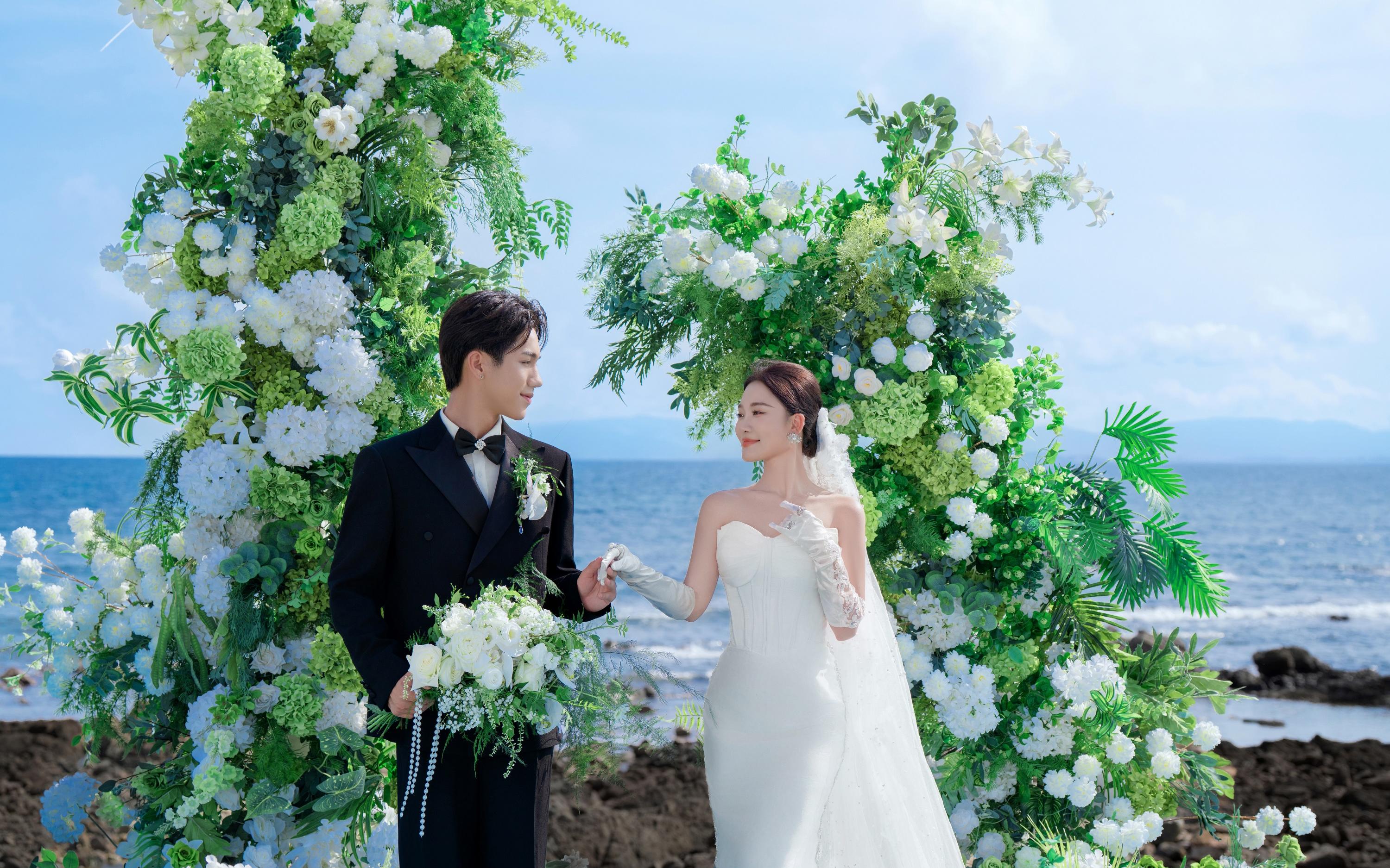 海边旅拍婚礼婚纱照