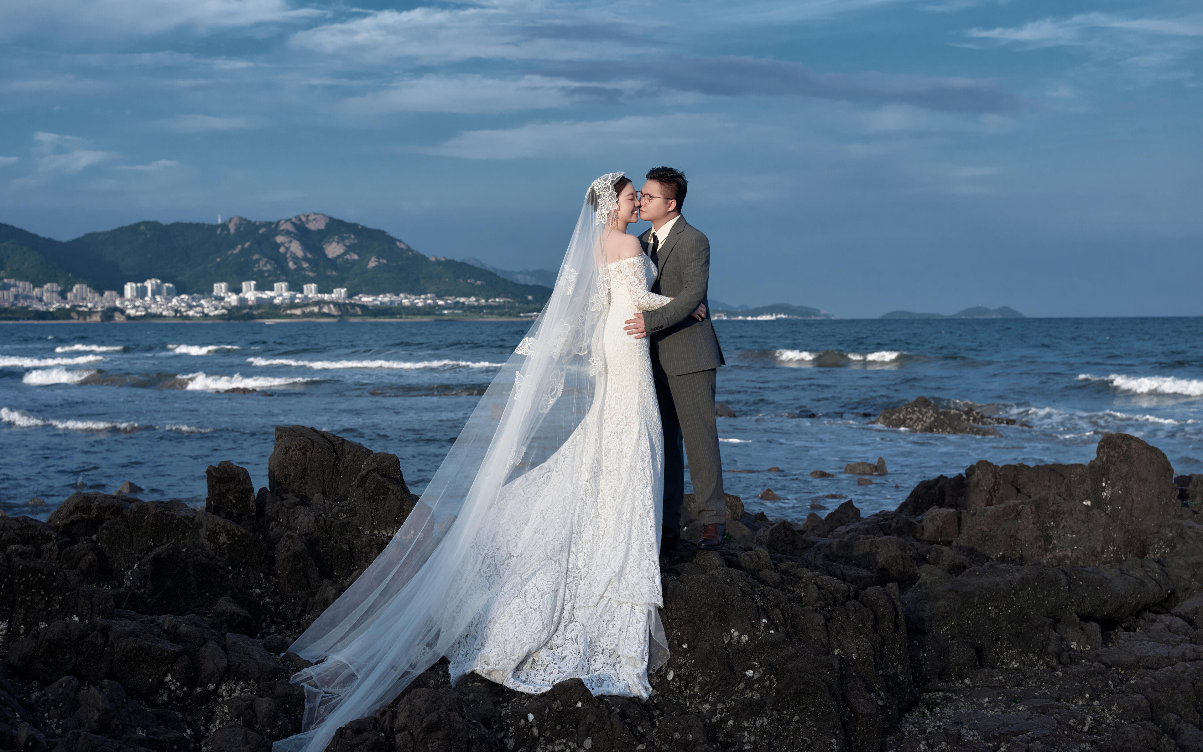 裴治昕夫婦/海邊礁石