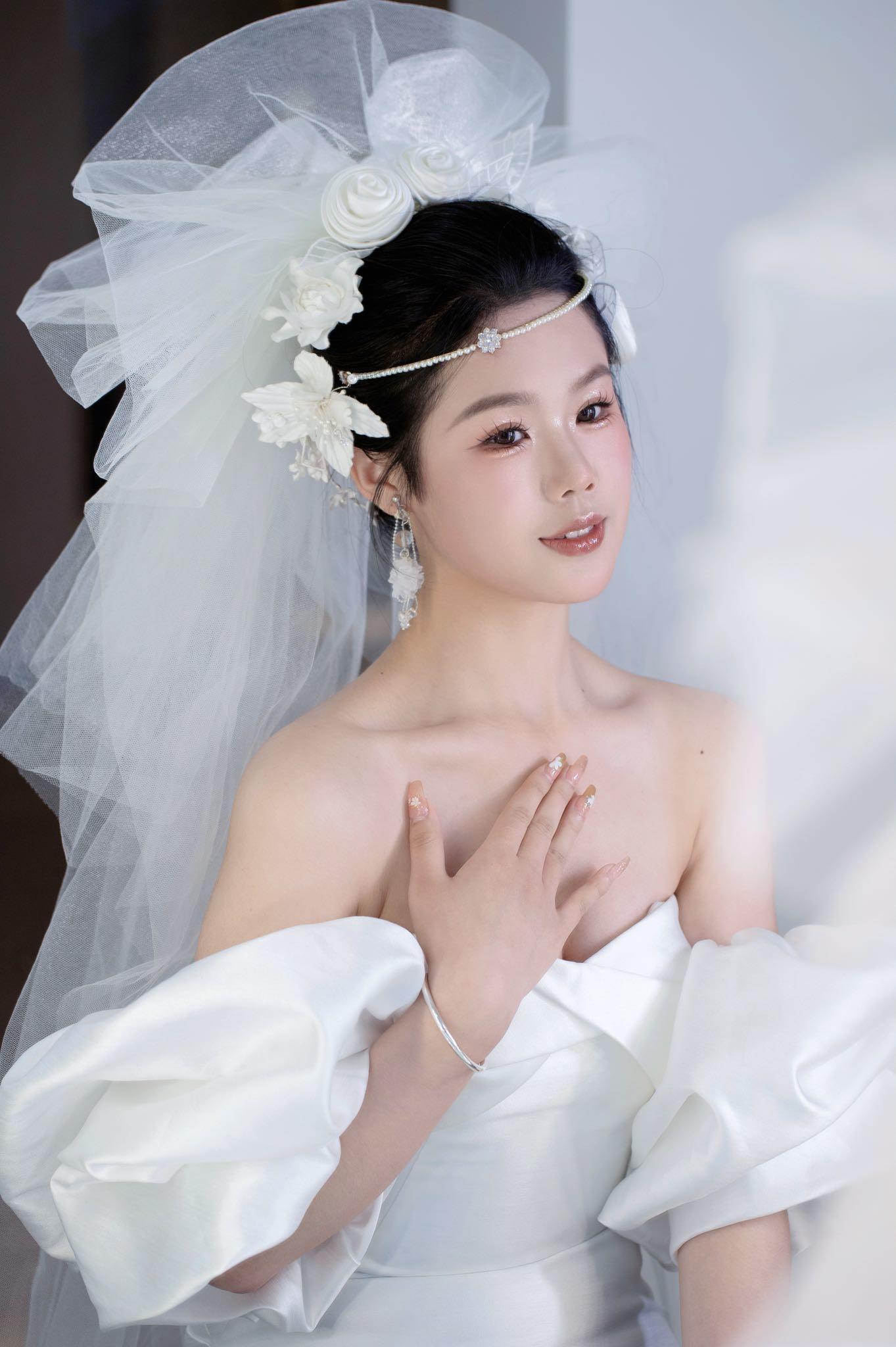 一眼就沉迷的高级绸缎婚纱造型