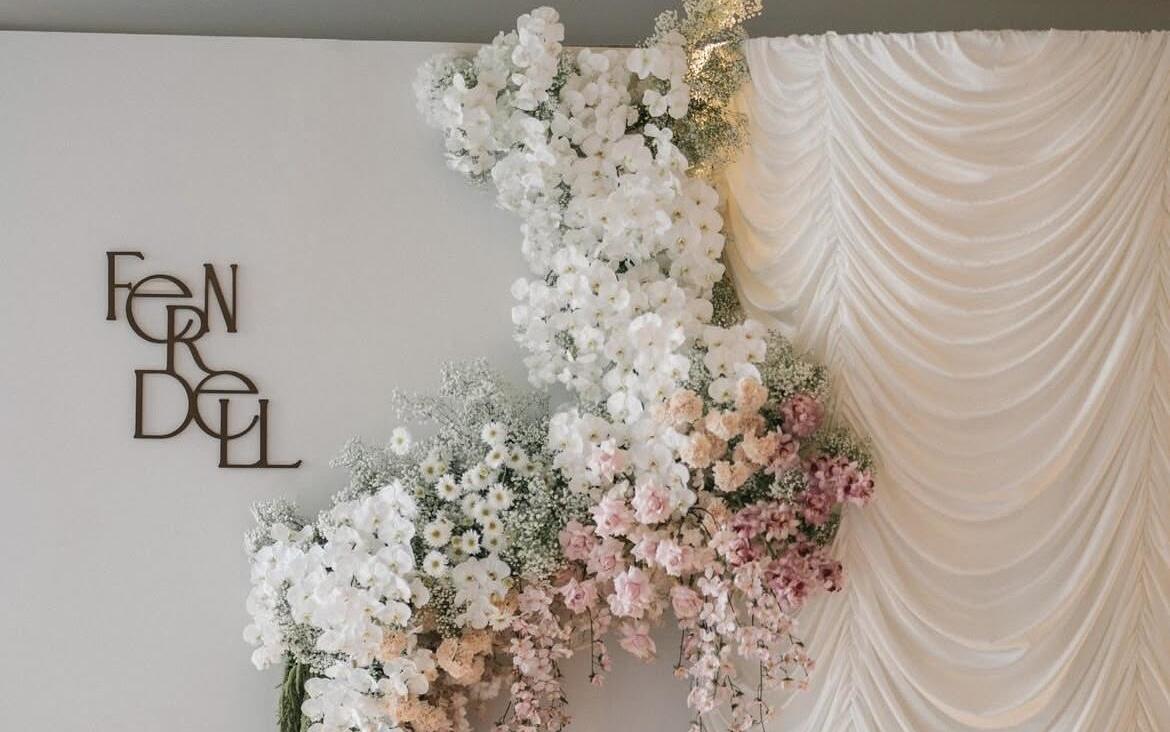香檳色簡(jiǎn)約鮮花布置