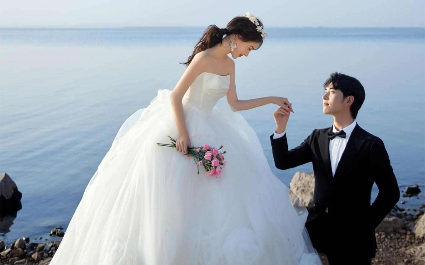 海边婚纱照浪漫加倍