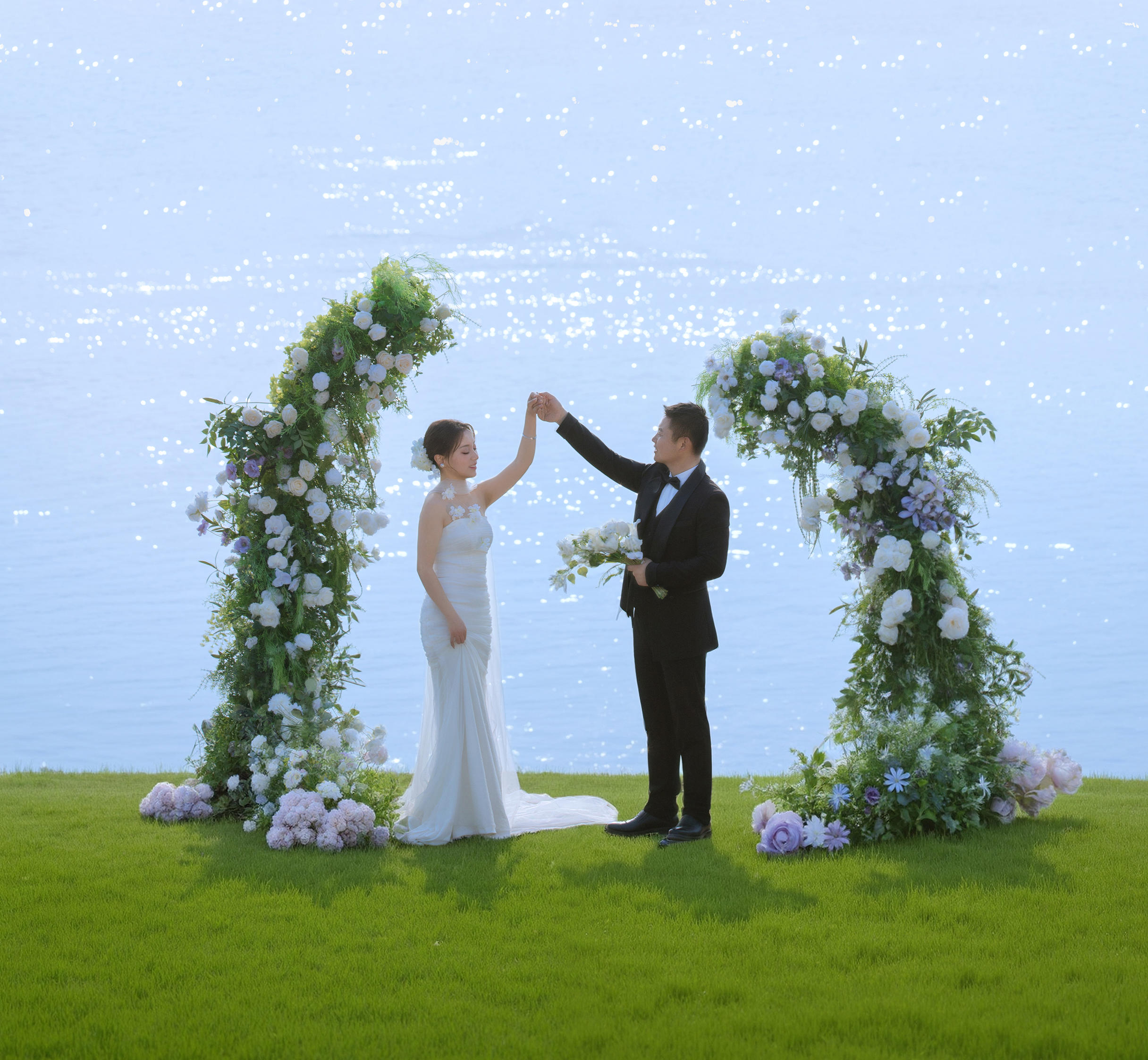 把浪漫松弛感都定格在常德湖邊的婚紗照