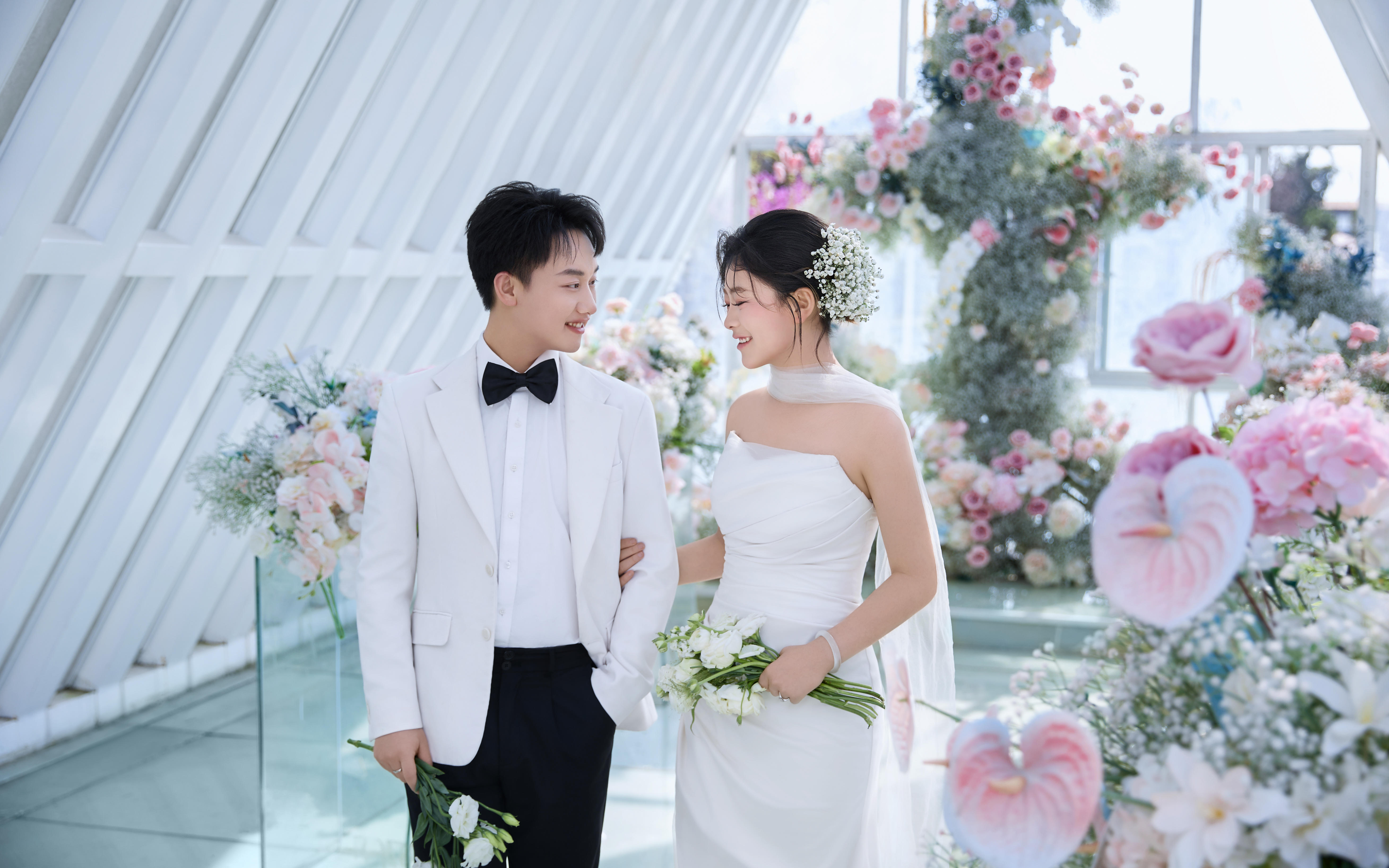 好喜欢我的春日鲜花婚纱照🍃浪漫满屋