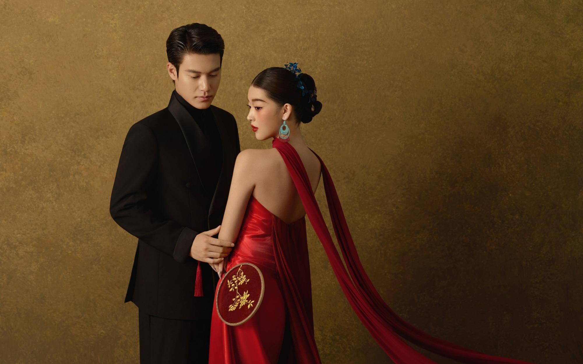 红黑配美到想直接焊在相册里🔥新中式婚纱照杀疯了