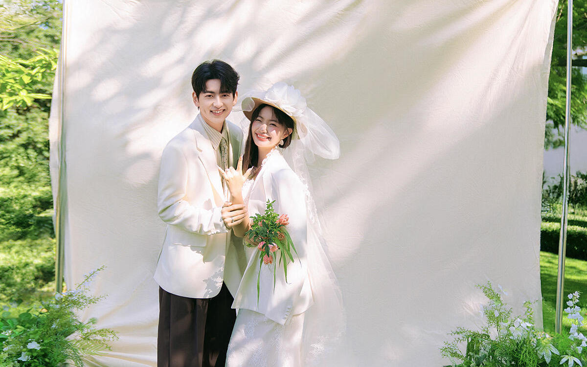 预算不高！却拍到了氧气满满的草坪的婚纱照