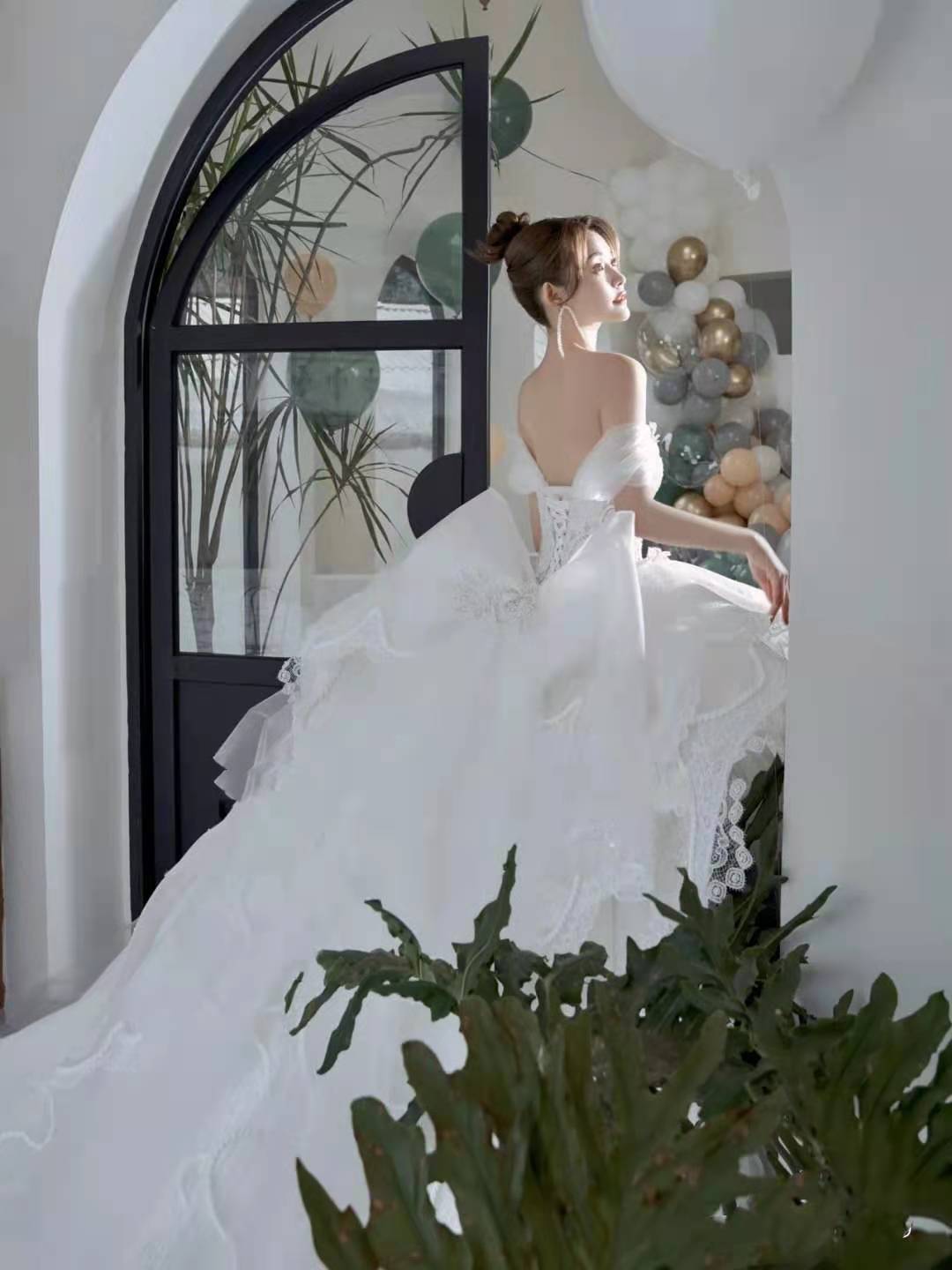 LOVE婚纱礼服18件套首席化妆师