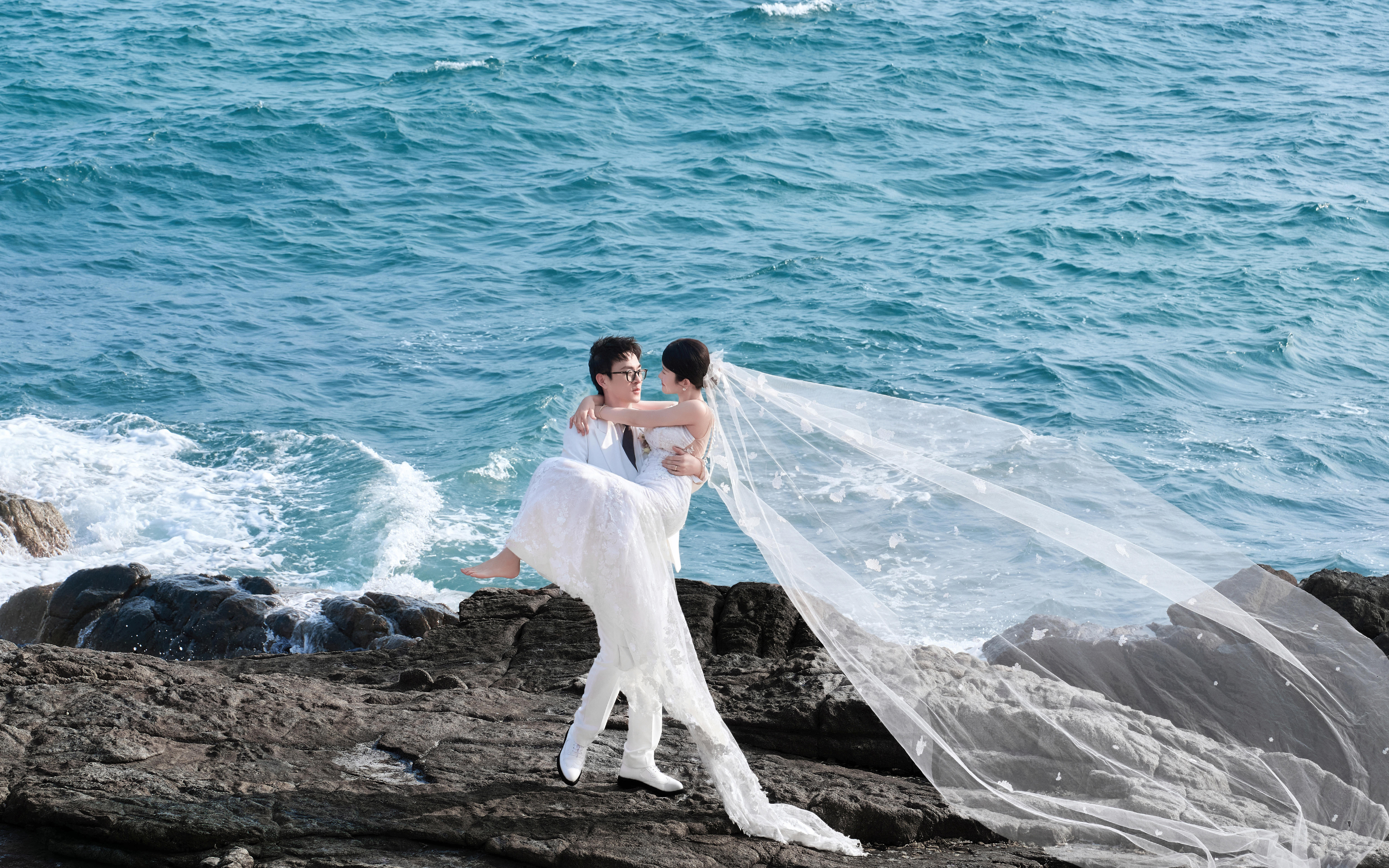氛围感之神！我将永远拥护海景礁石婚纱照！！