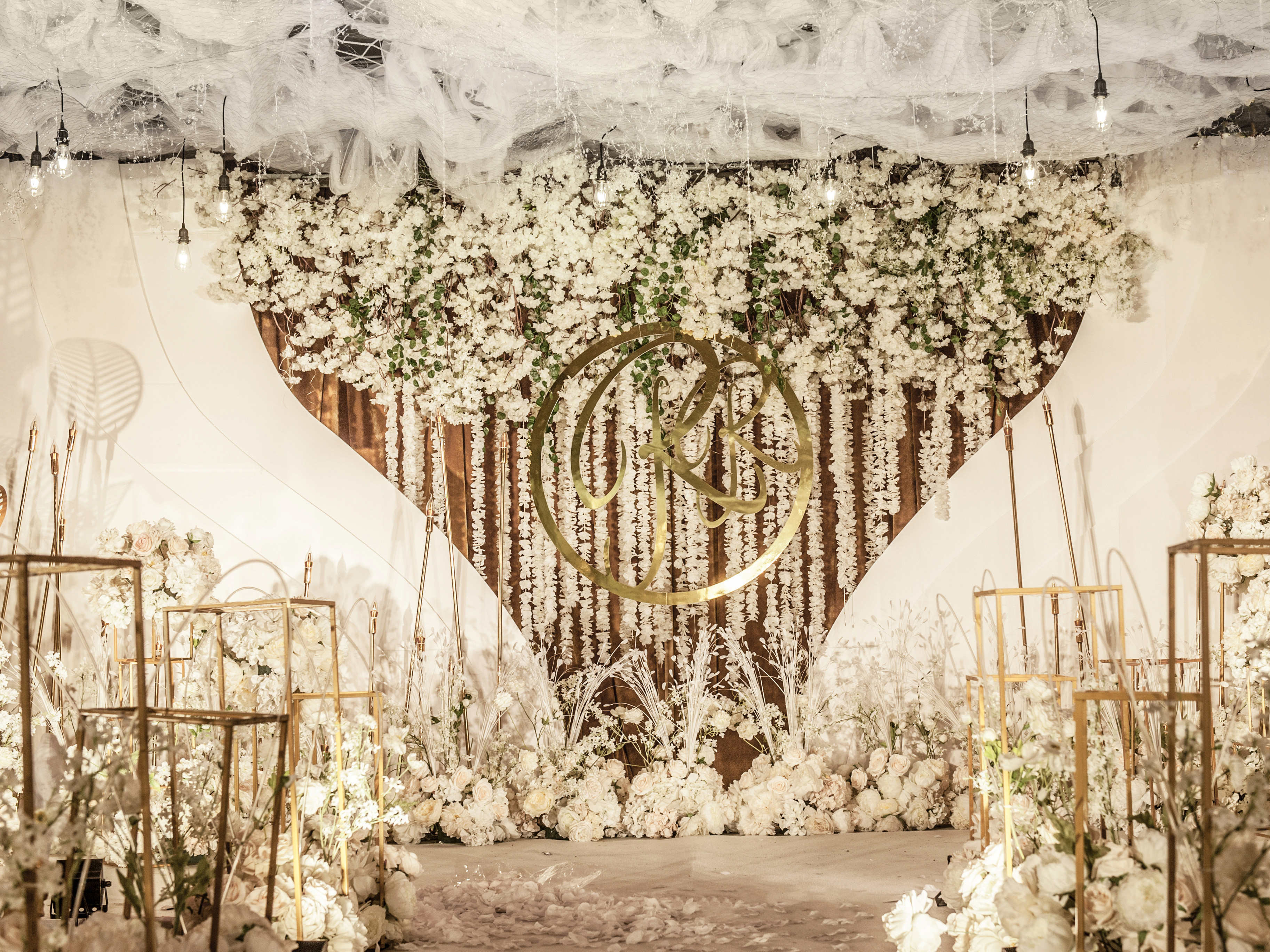 人气香槟色大气婚礼婚庆布置