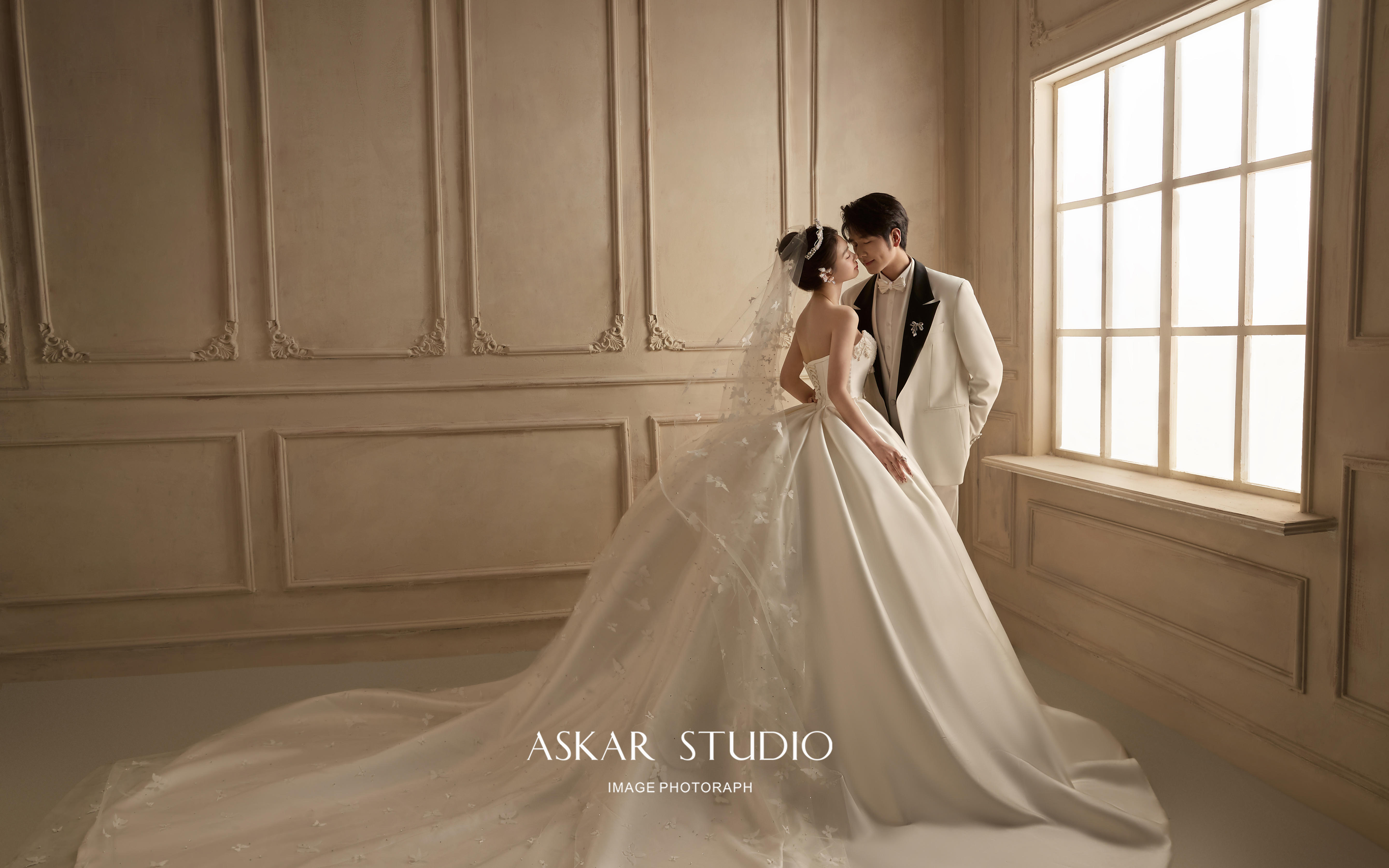 「光影叙事」✨ 主纱缎光与浮雕鎏金的重奏