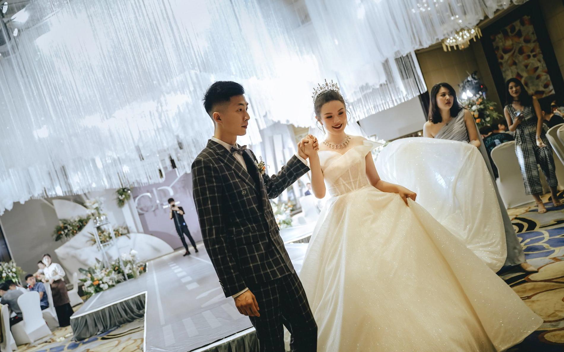 Bridal Queen·金色荷叶边大拖