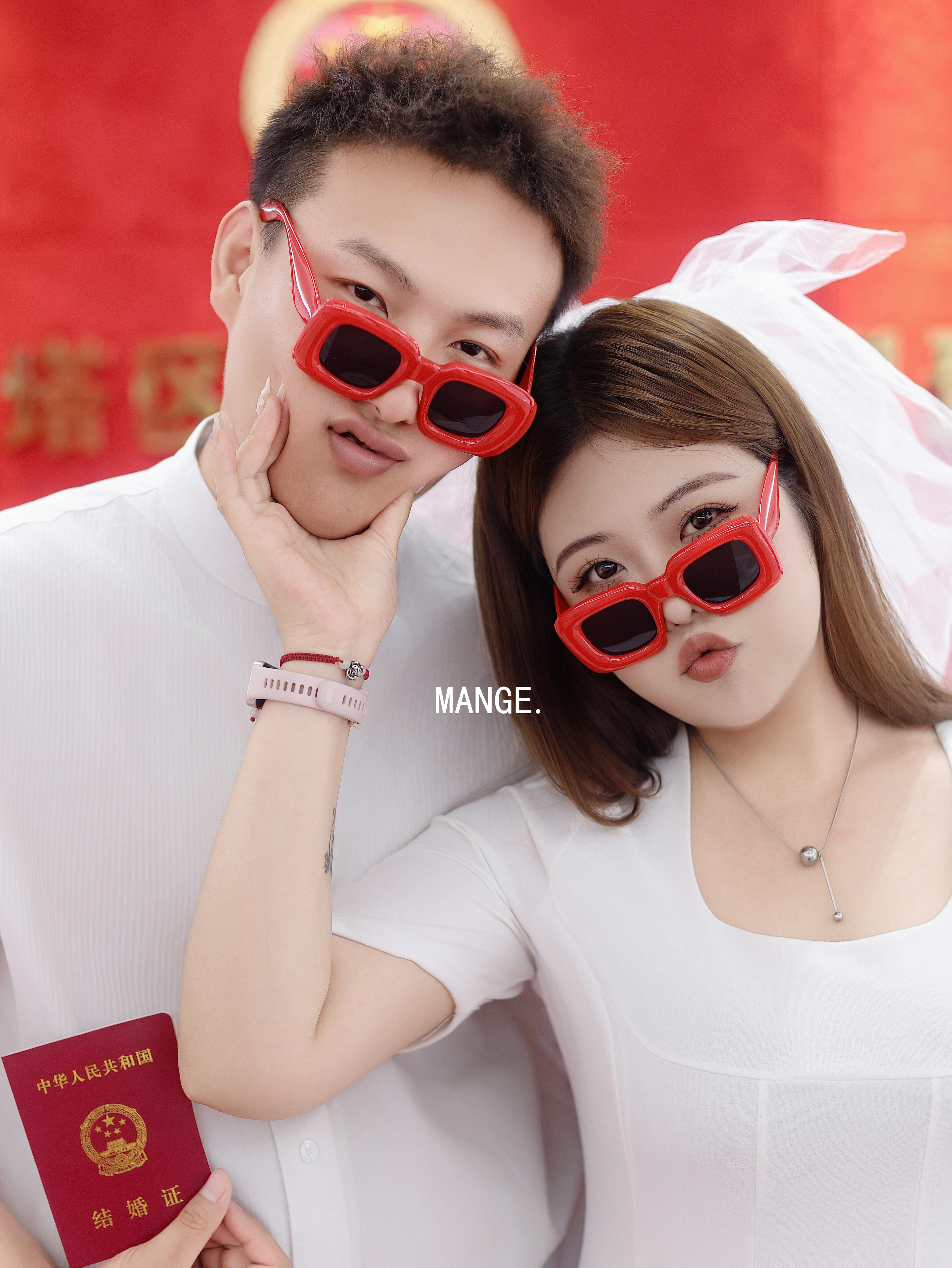 是誰(shuí)的領(lǐng)證跟拍這么美呀...