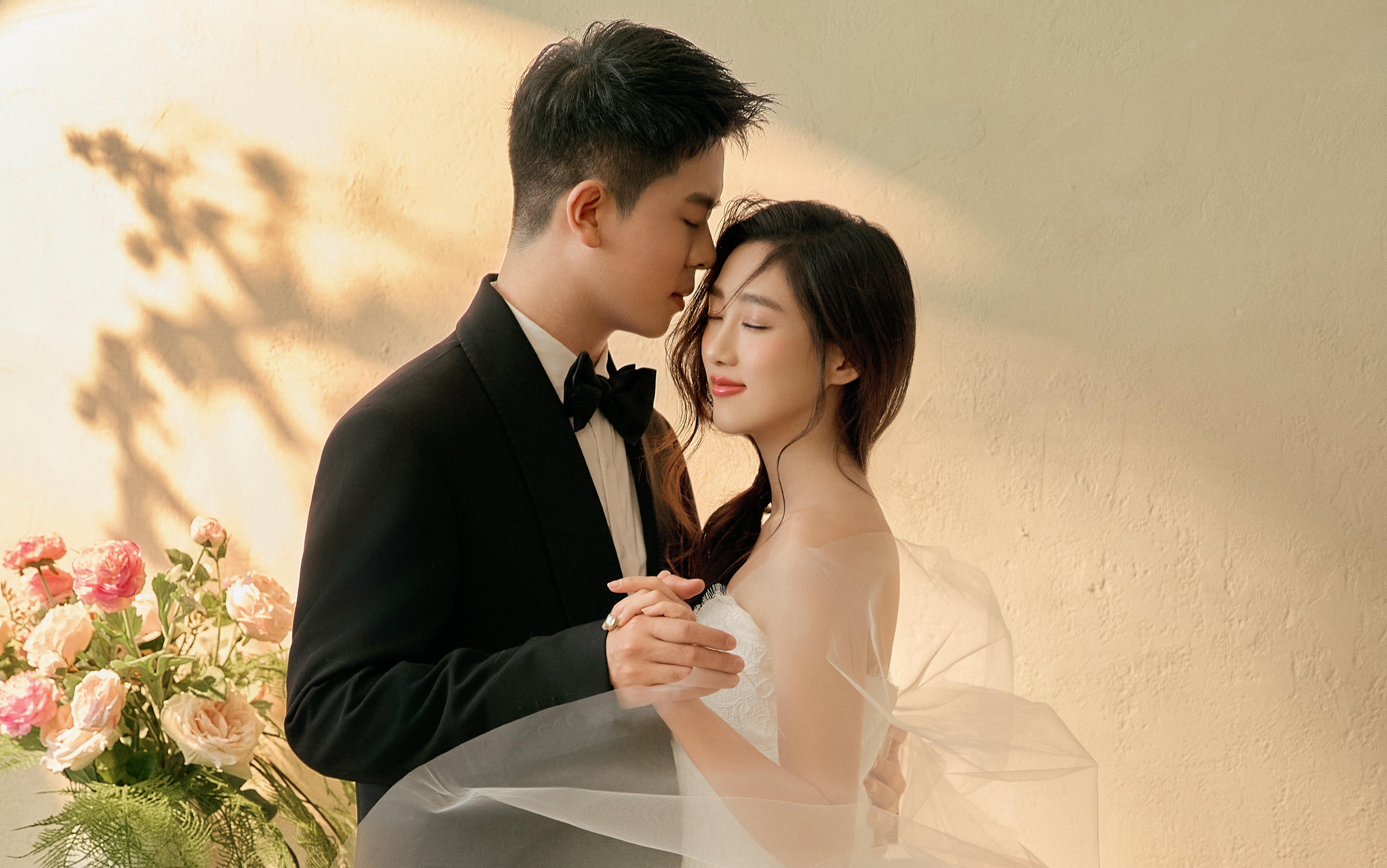 美出圈的極簡光影婚紗照?高級(jí)??