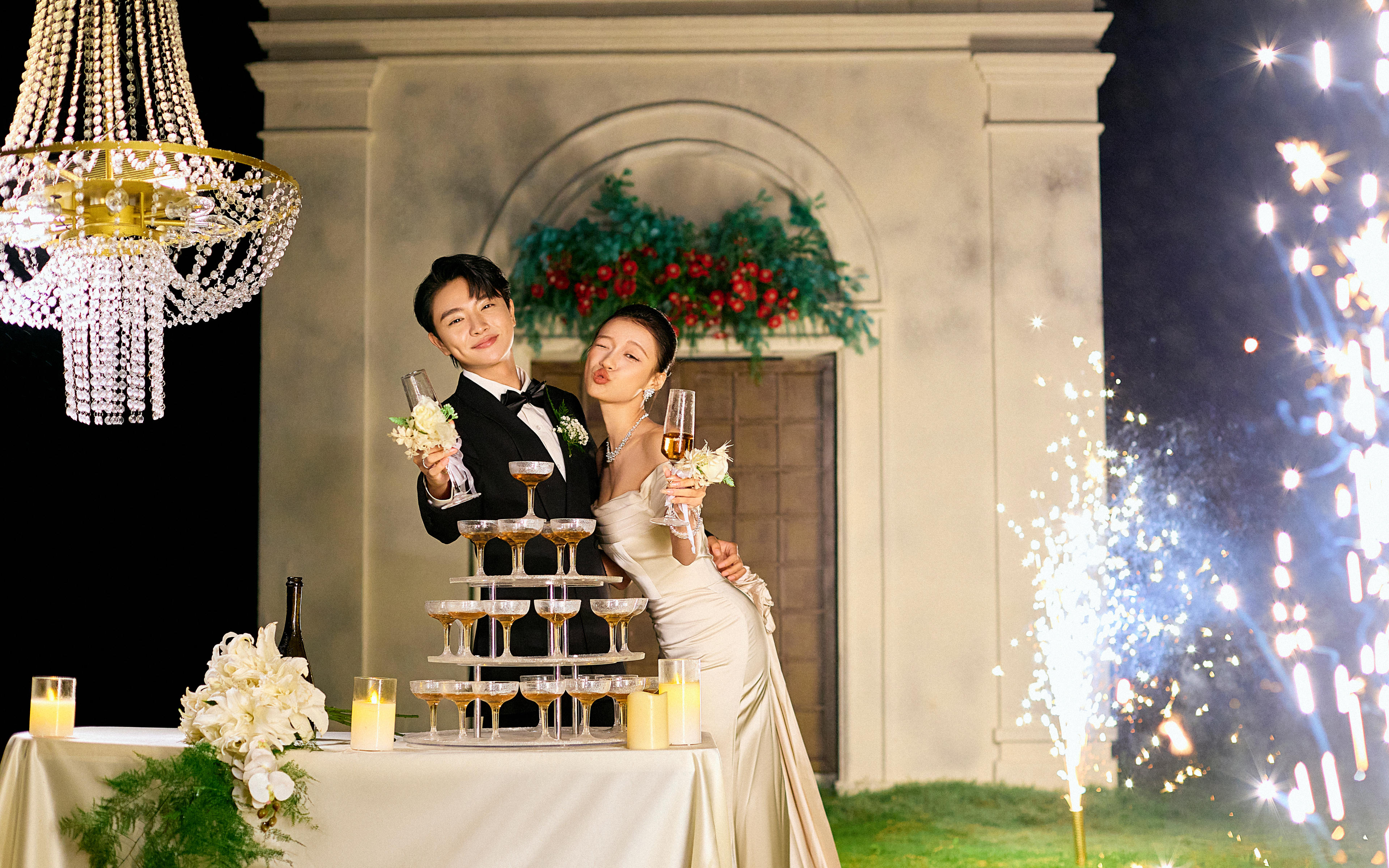 氛围感拉满的草坪夜景婚纱照✨现场越拍越嗨