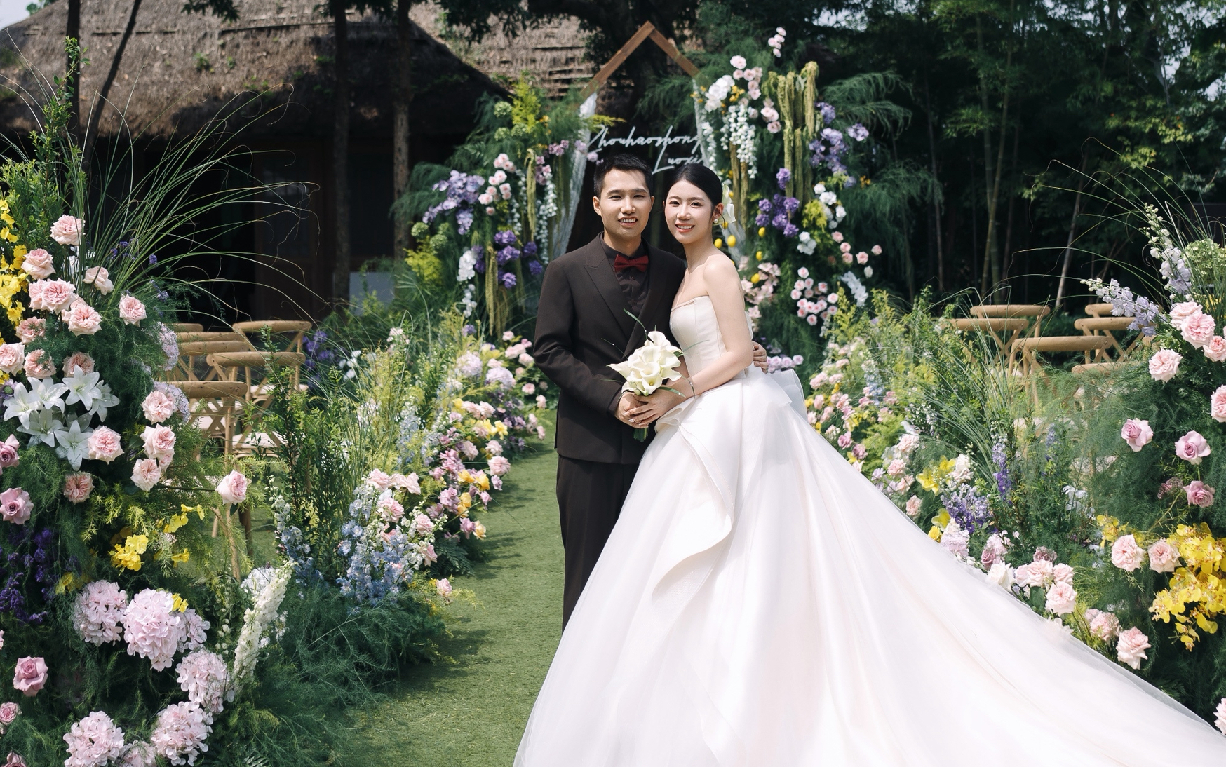 自然系原木户外草坪婚礼