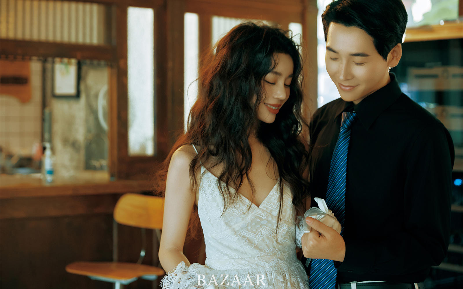溫暖而溫馨的咖啡館婚紗照