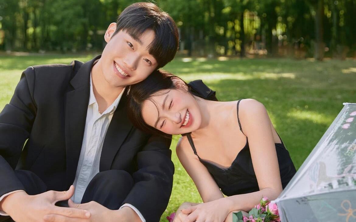 草坪婚纱照