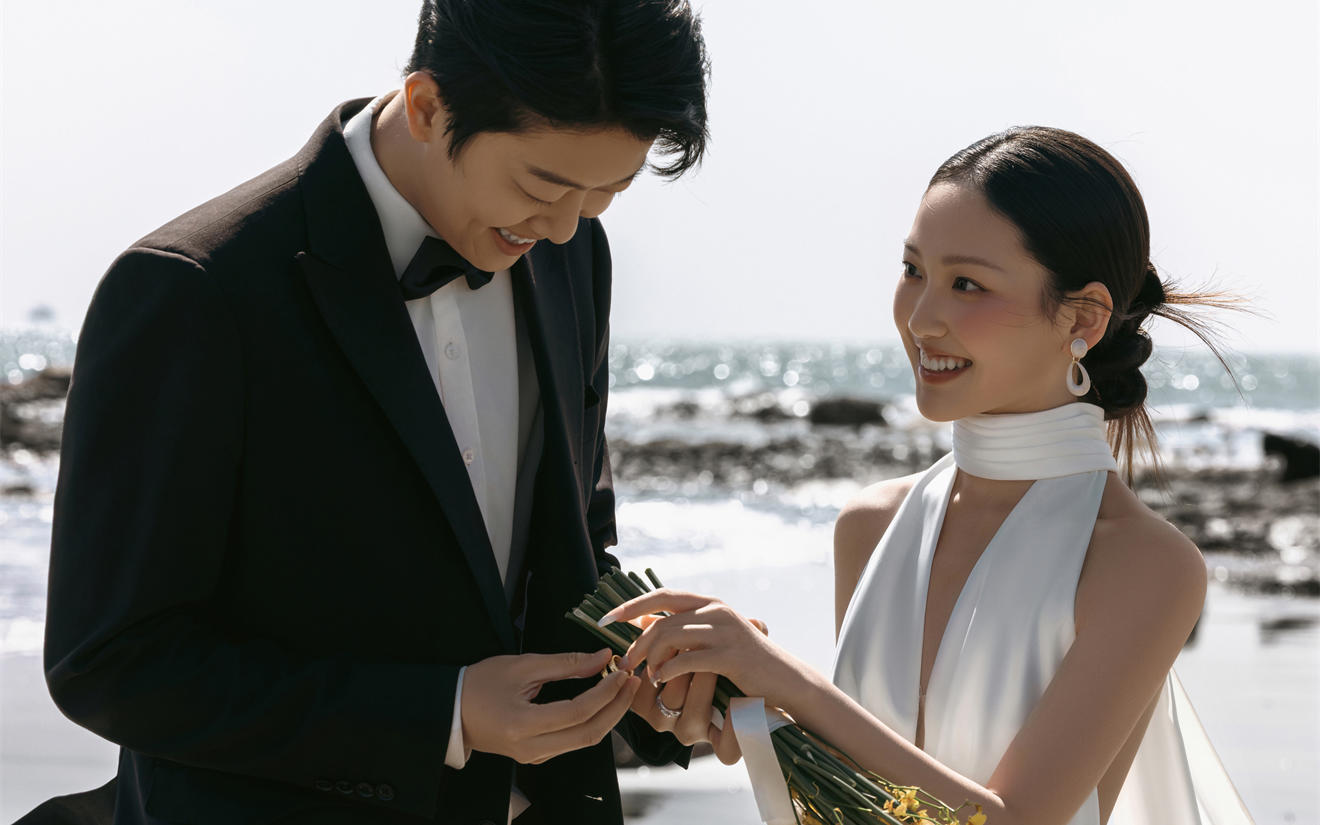 自由纪实感海景婚纱照
