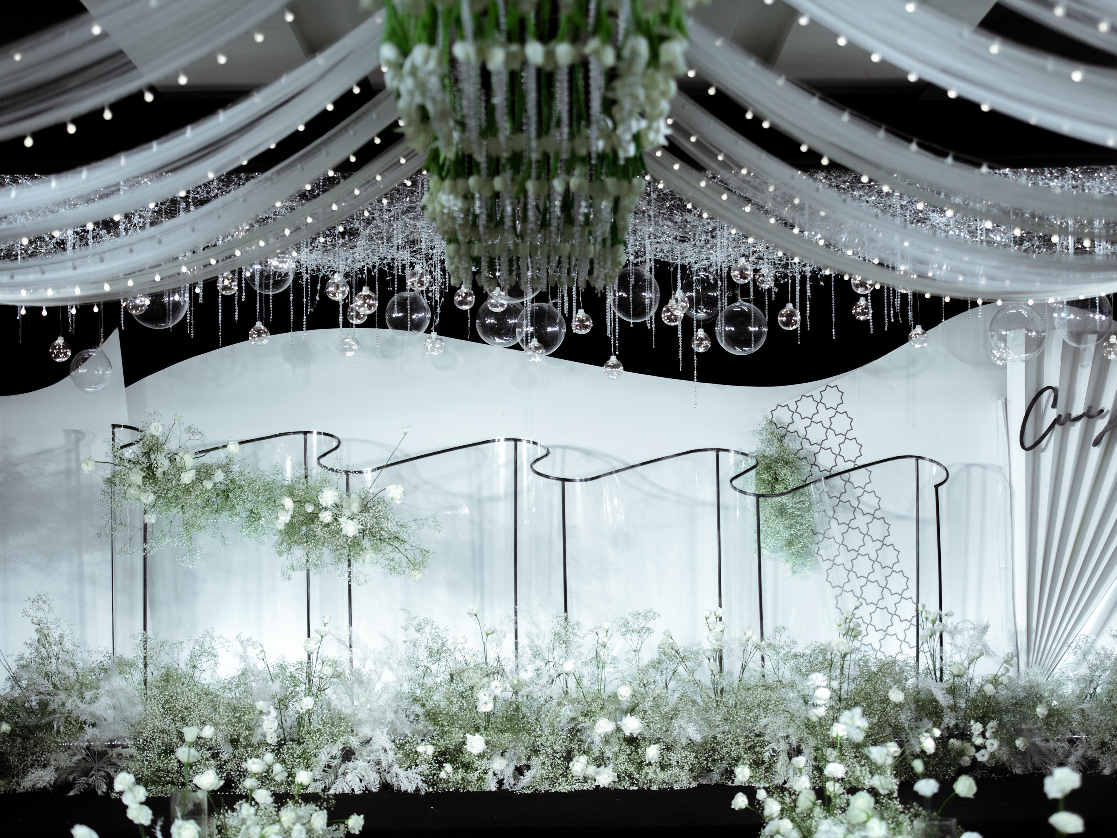 不贰婚礼，小酒店也能做出美腻的韩式吊顶哦