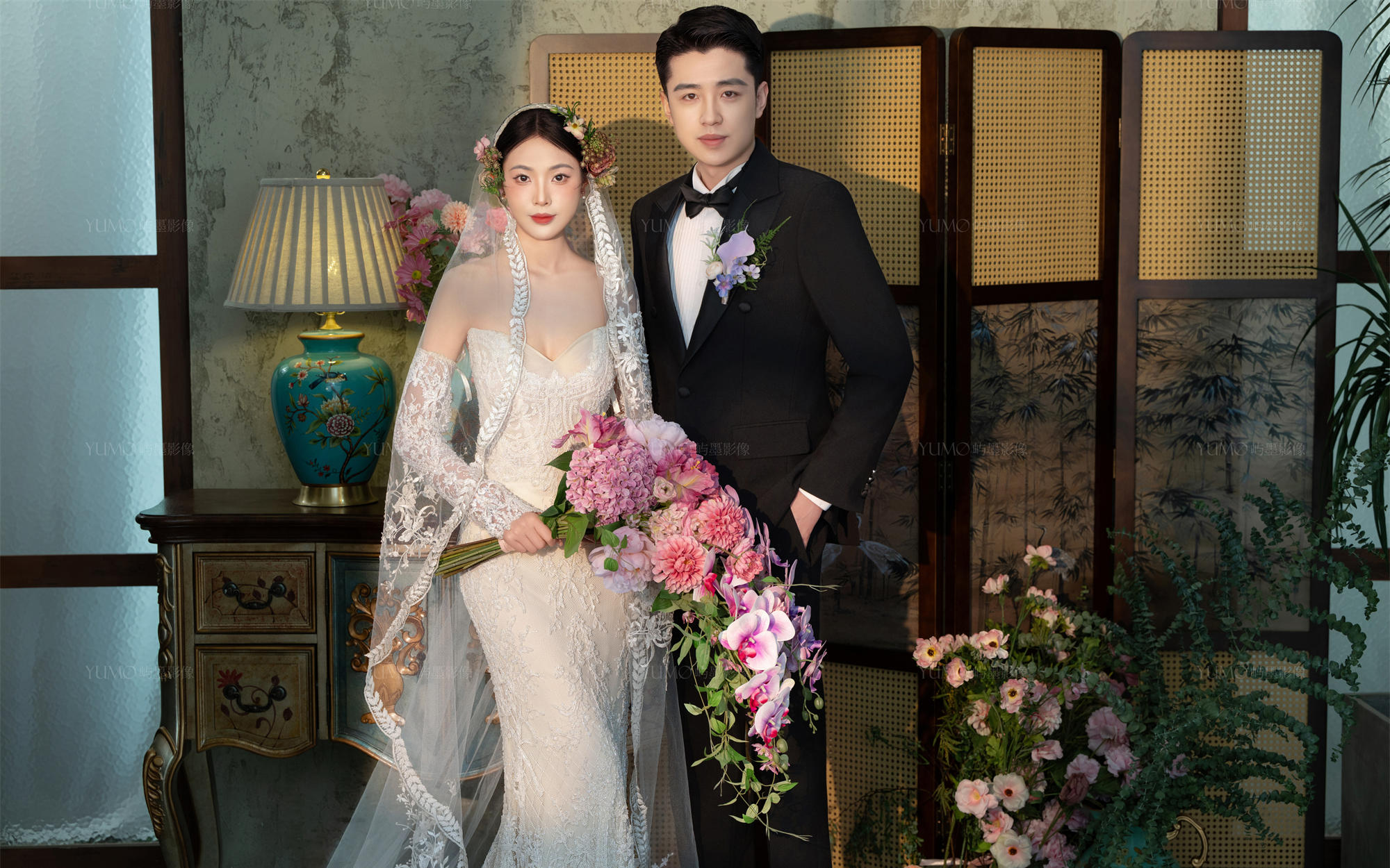 法式复古婚纱照｜蕾丝与花艺碰撞的优雅魔法✨
