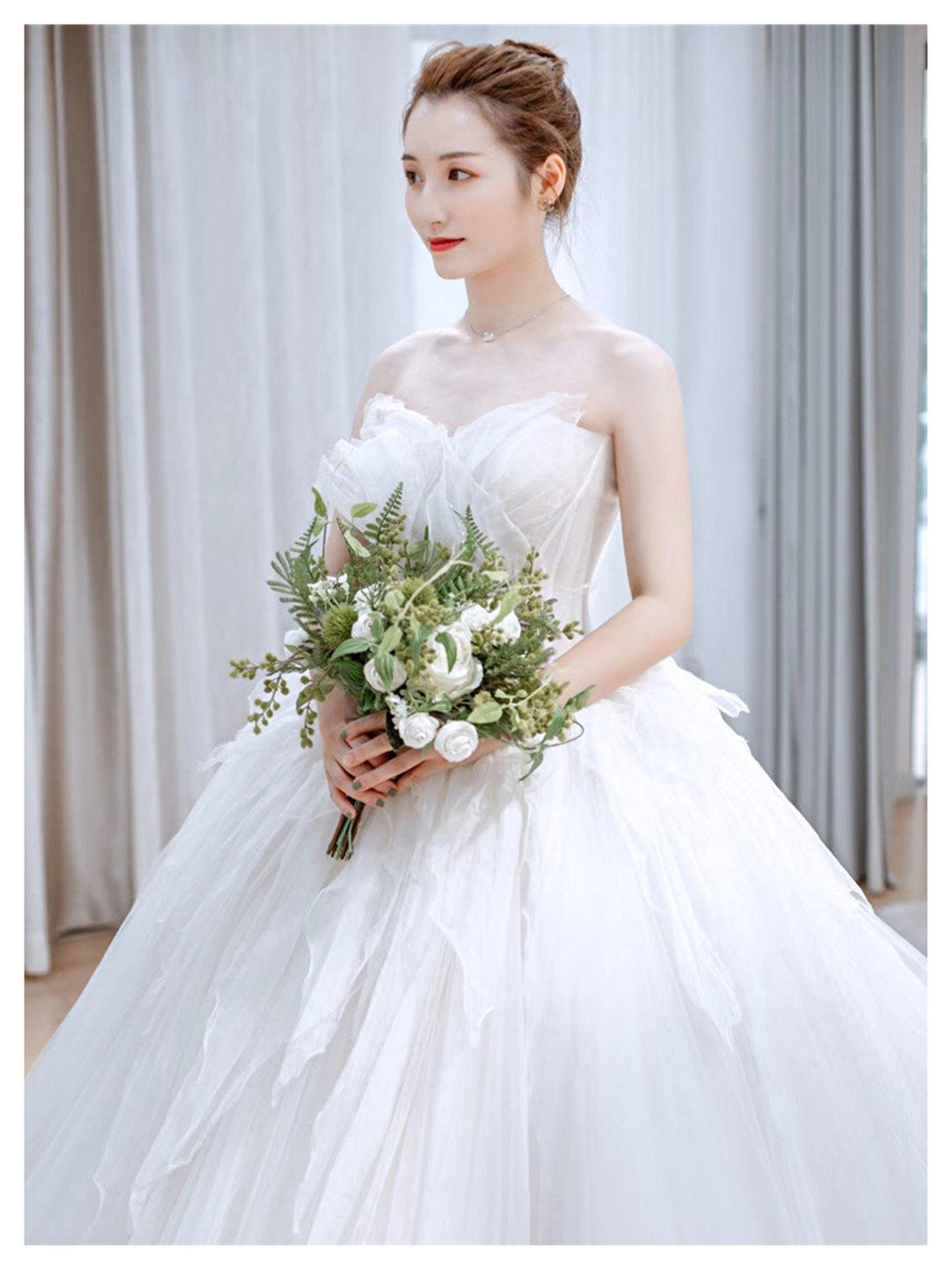 Share 抹胸天鹅婚纱