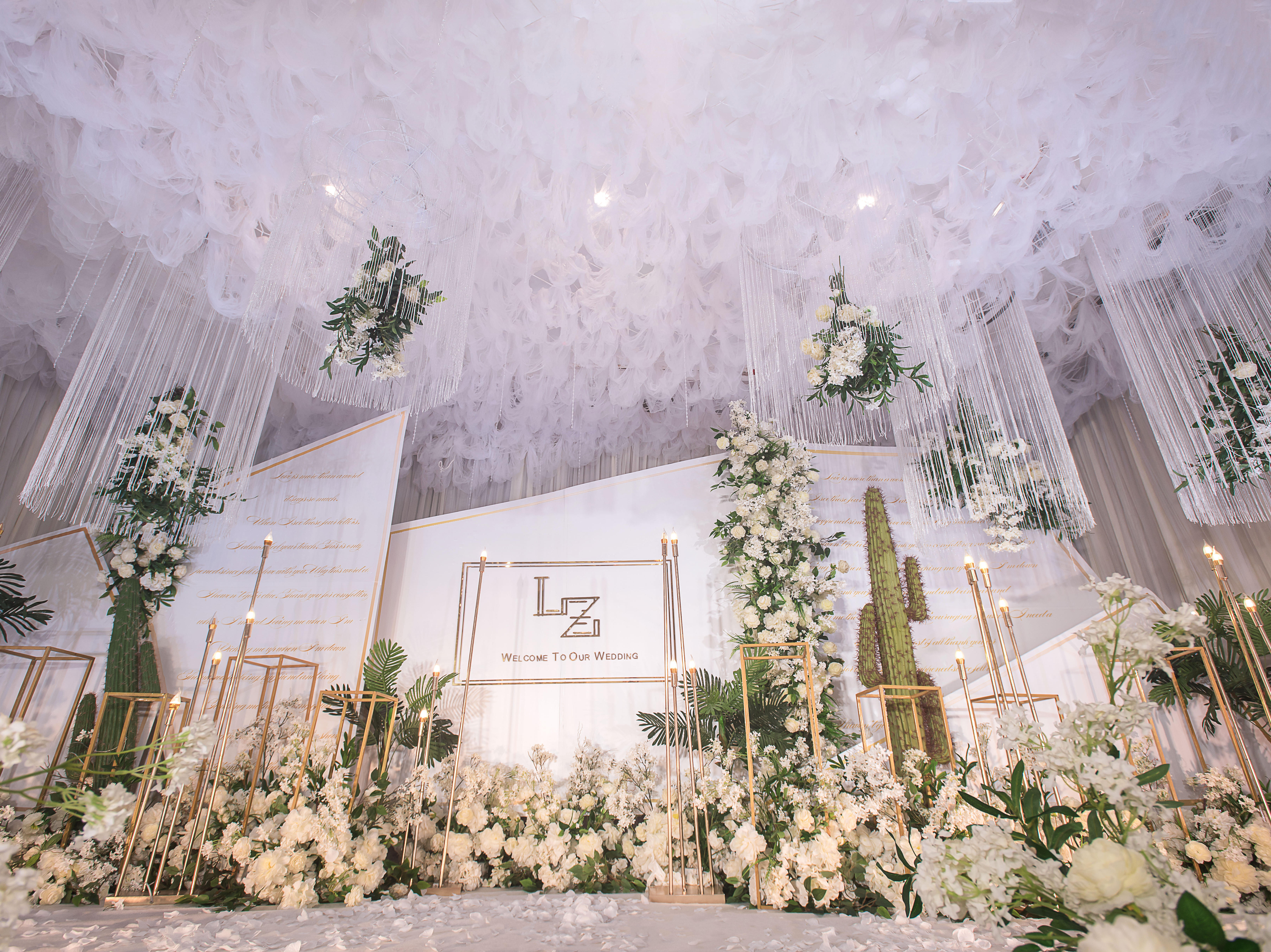 白色简洁轻奢风婚礼《光の折射》