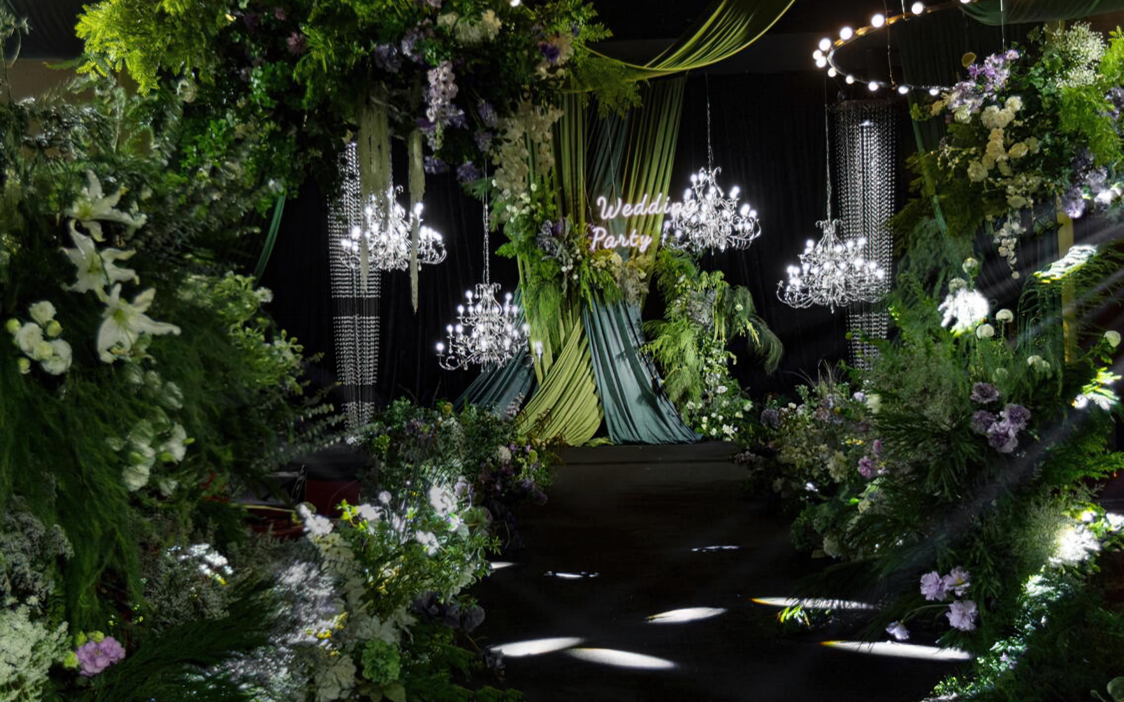 《森系水晶婚礼｜暗夜花园氛围感现场》