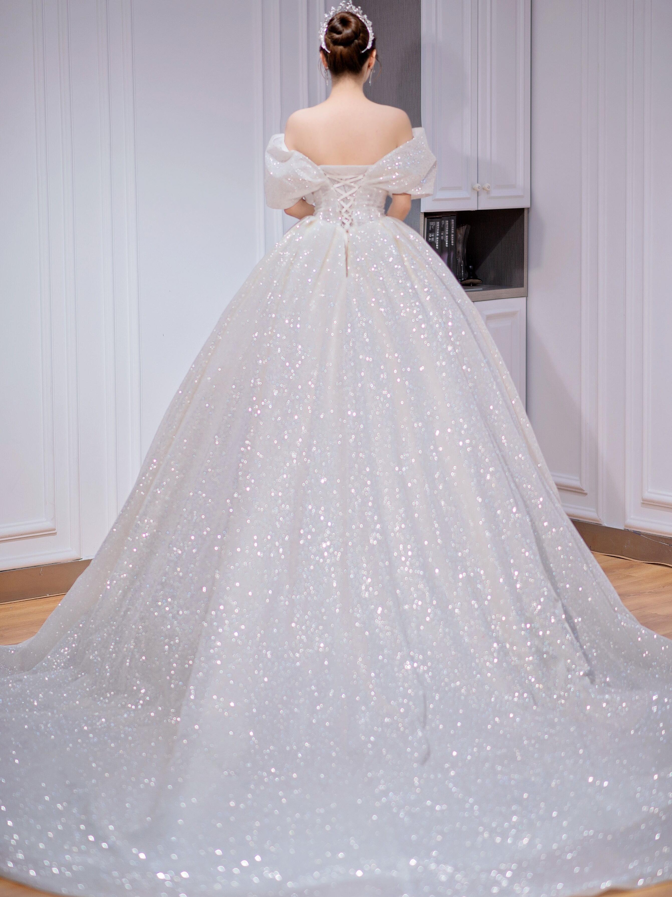 【婚纱+跟妆+西服】一体化婚礼服务