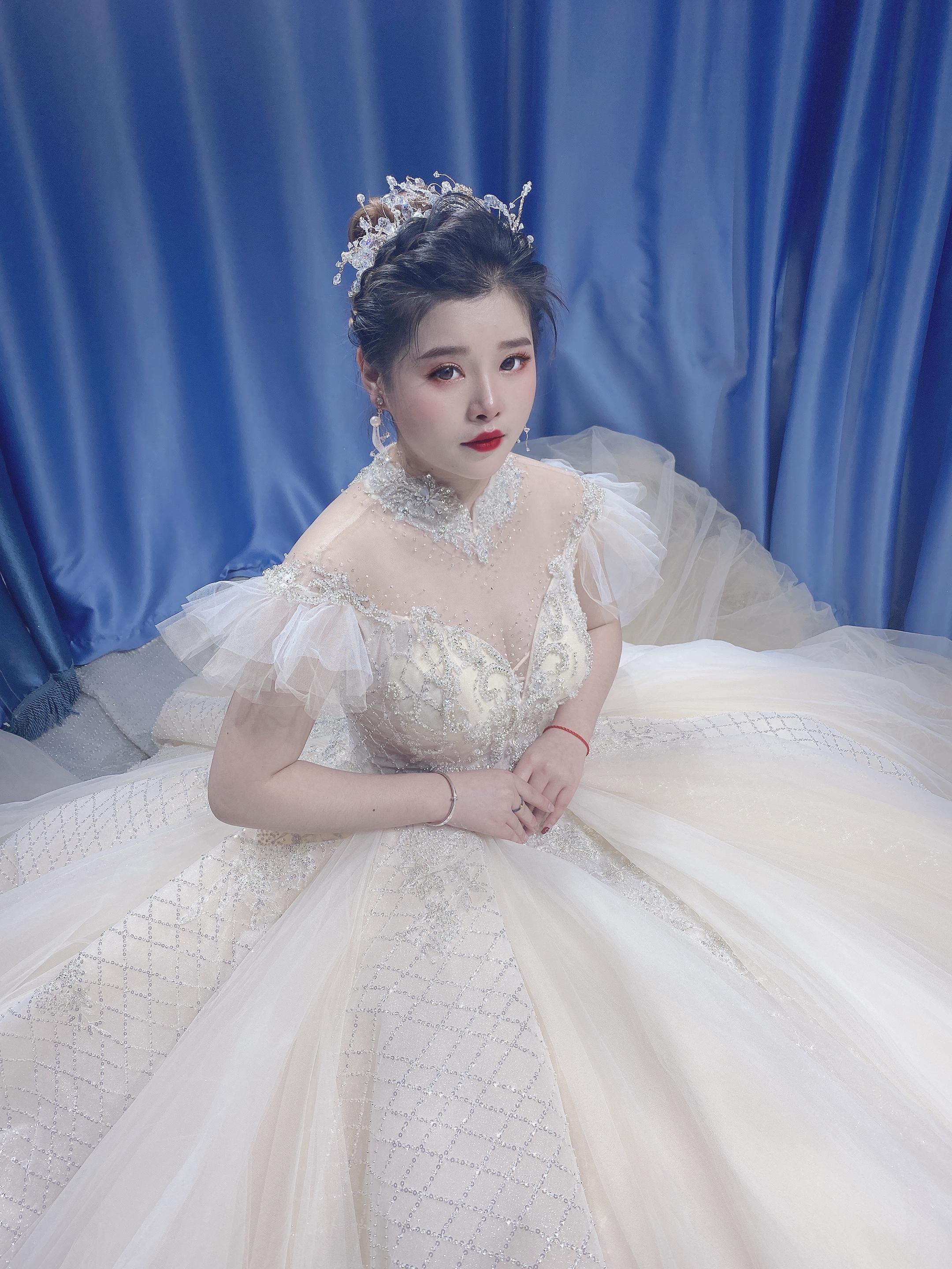 高端婚礼9件套+化妆师跟妆+妈妈婆婆妆