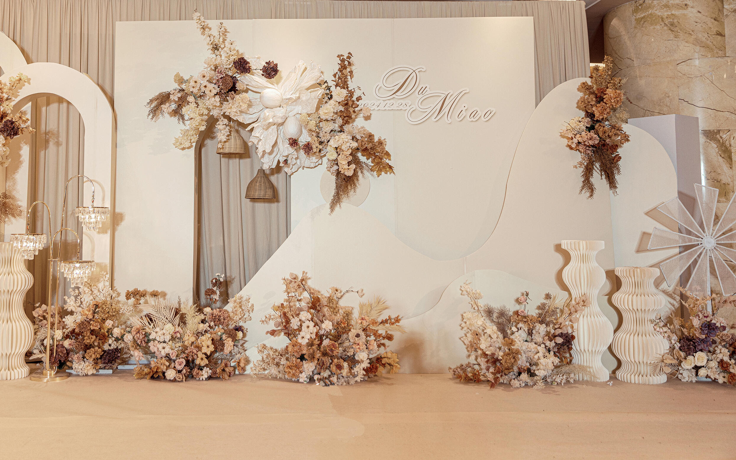 浪漫婚禮定制-美拉德色系布置