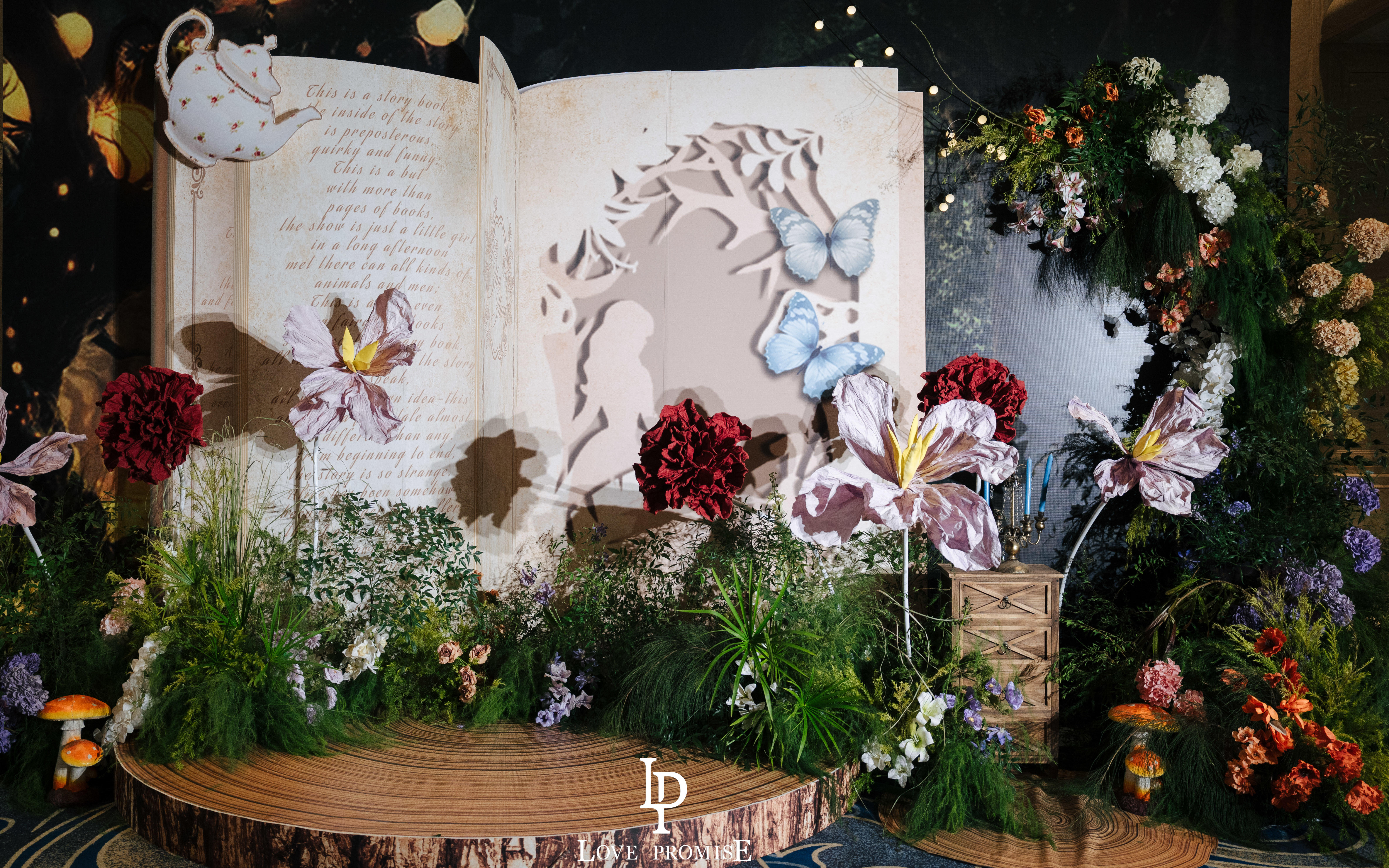 兔子掉进了爱丽丝梦游仙境｜每处都是情书