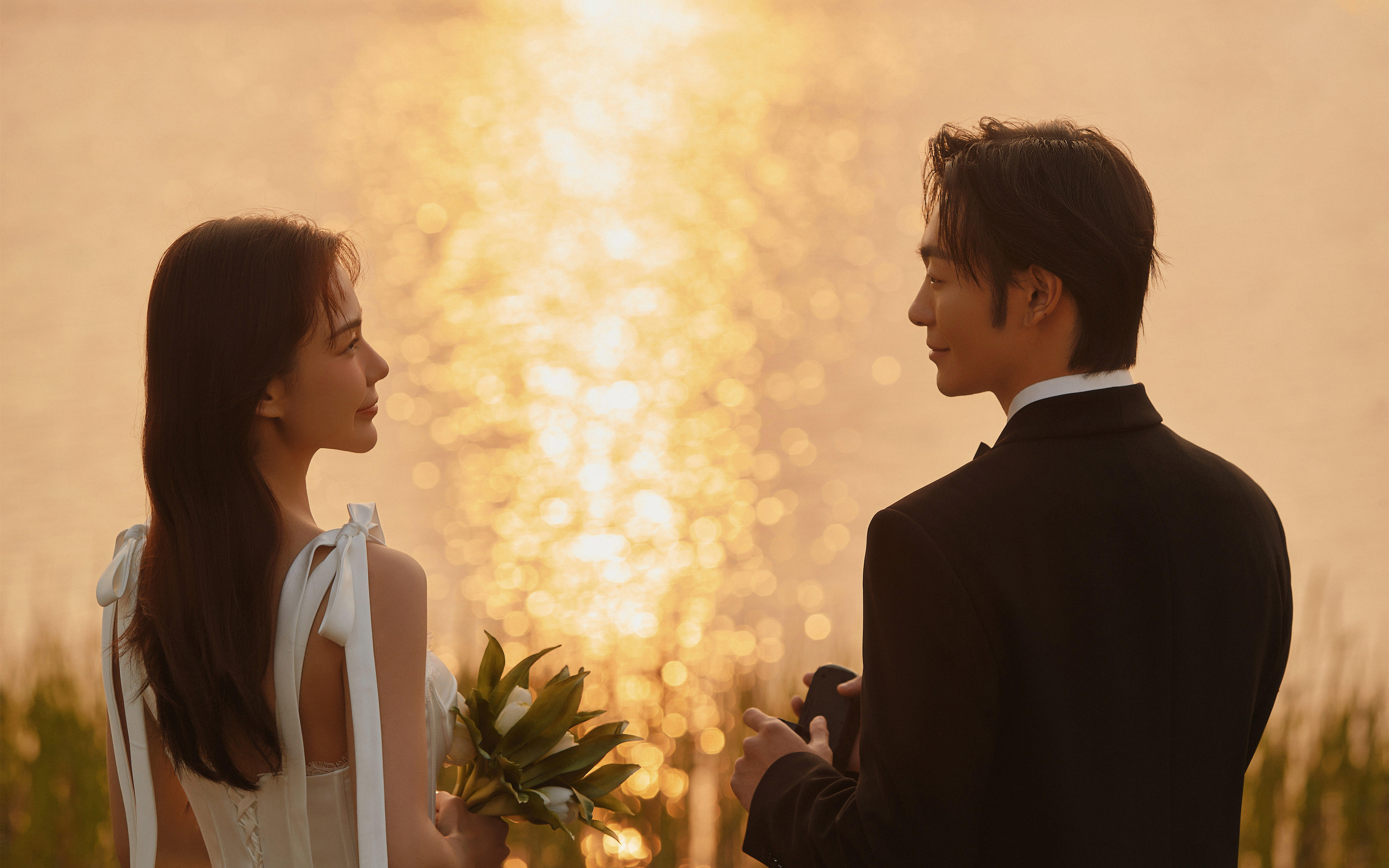 雅典娜-「落日余暉和你的眼眸」